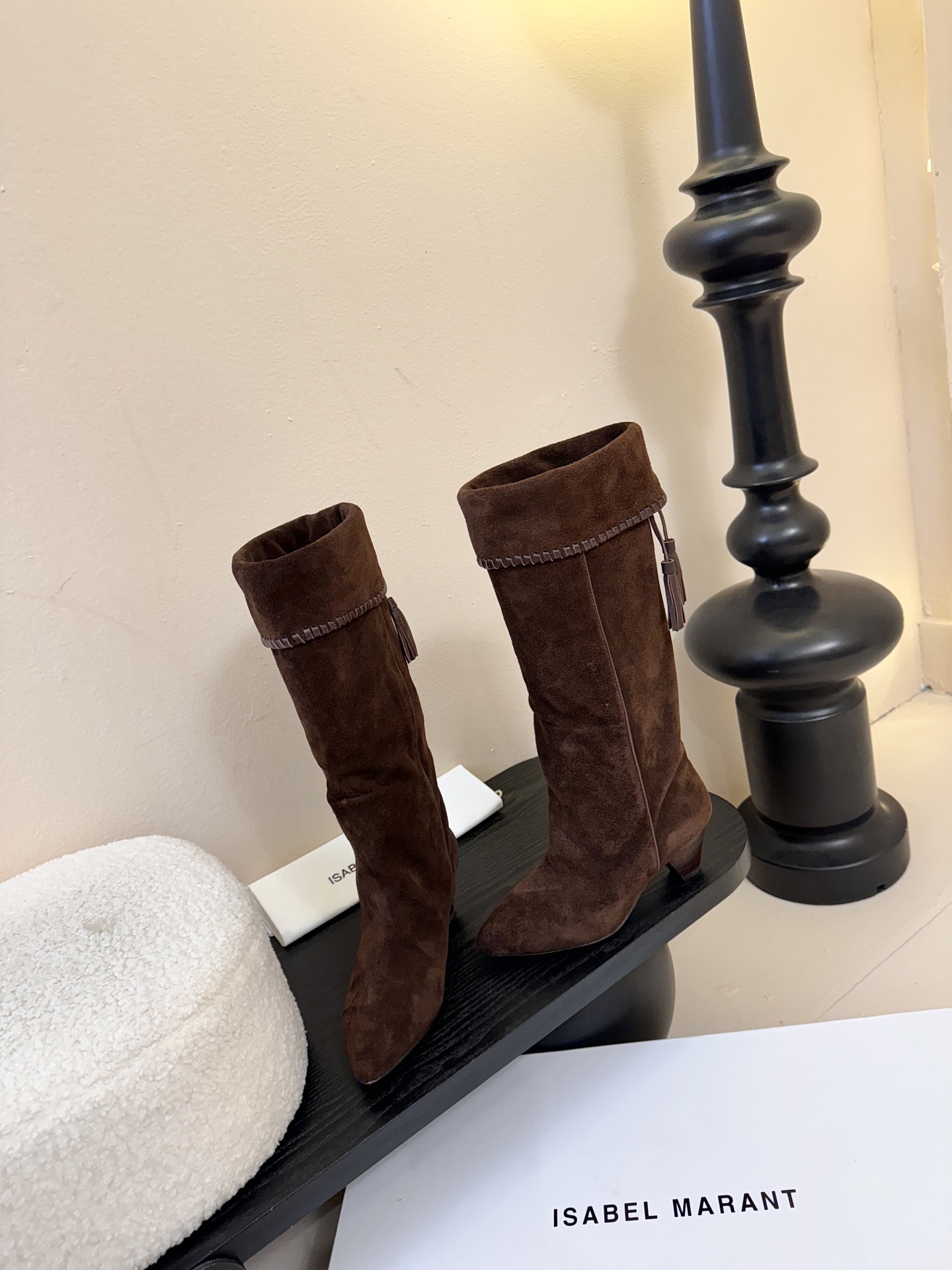 Isabel Maran* 25ss秋冬长靴难得让我眼前一亮的小靴子 一上脚就被它的质感征服了 褶皱设计