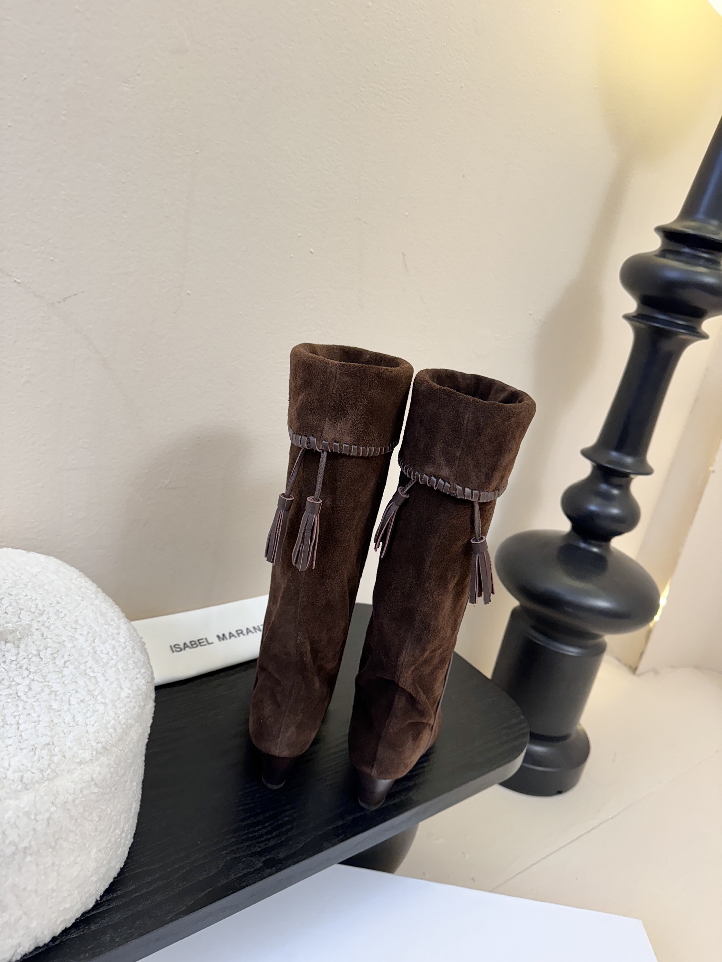 Isabel Maran* 25ss秋冬长靴难得让我眼前一亮的小靴子 一上脚就被它的质感征服了 褶皱设计