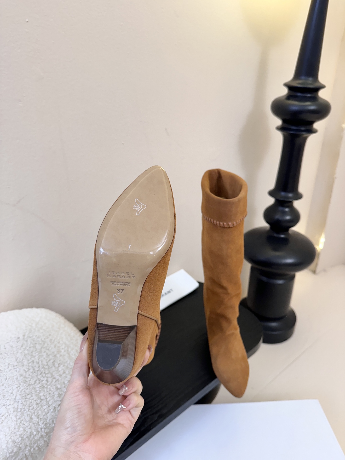 Isabel Maran* 25ss秋冬长靴难得让我眼前一亮的小靴子 一上脚就被它的质感征服了 褶皱设计