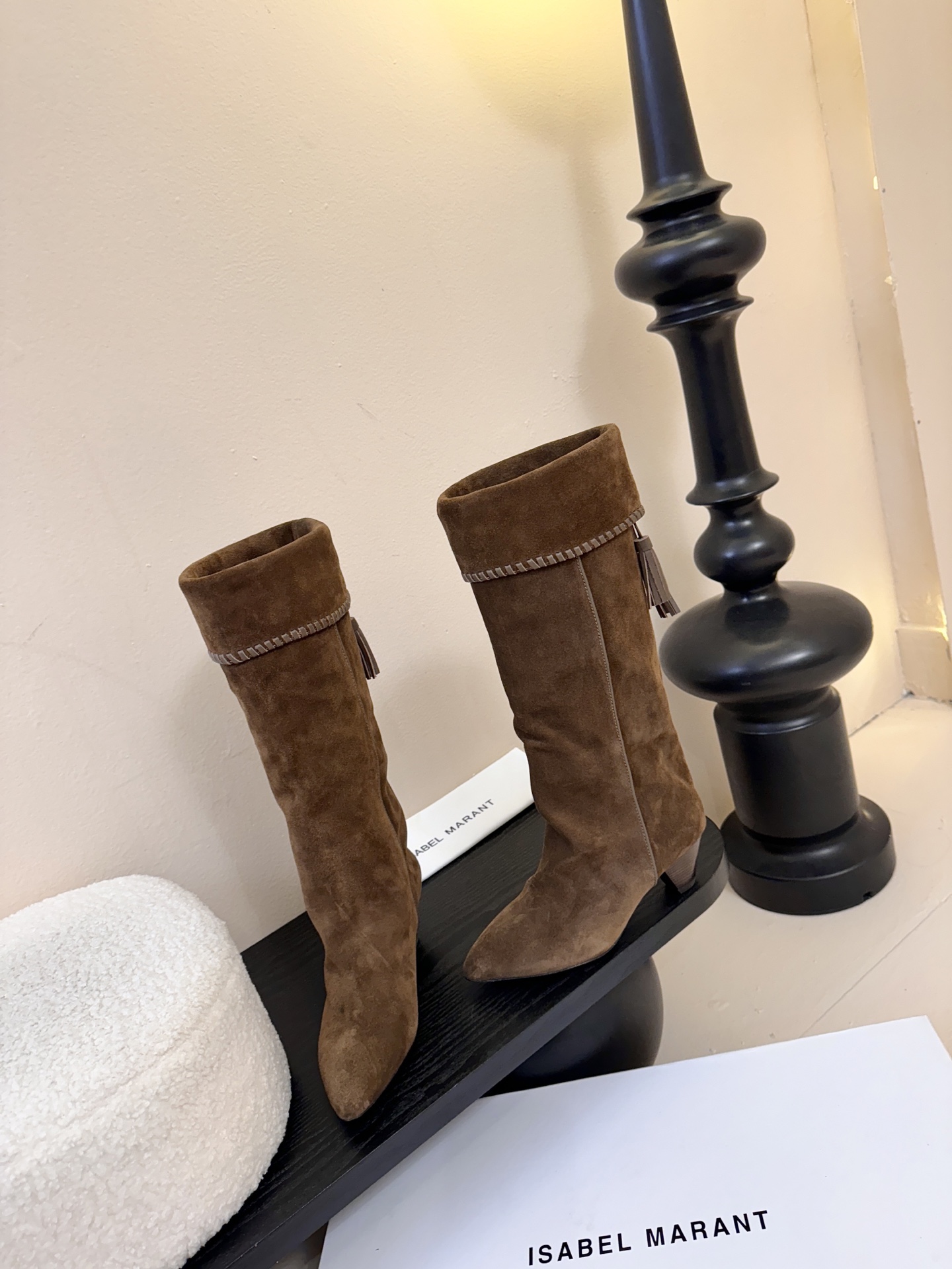 Isabel Maran* 25ss秋冬长靴难得让我眼前一亮的小靴子 一上脚就被它的质感征服了 褶皱设计