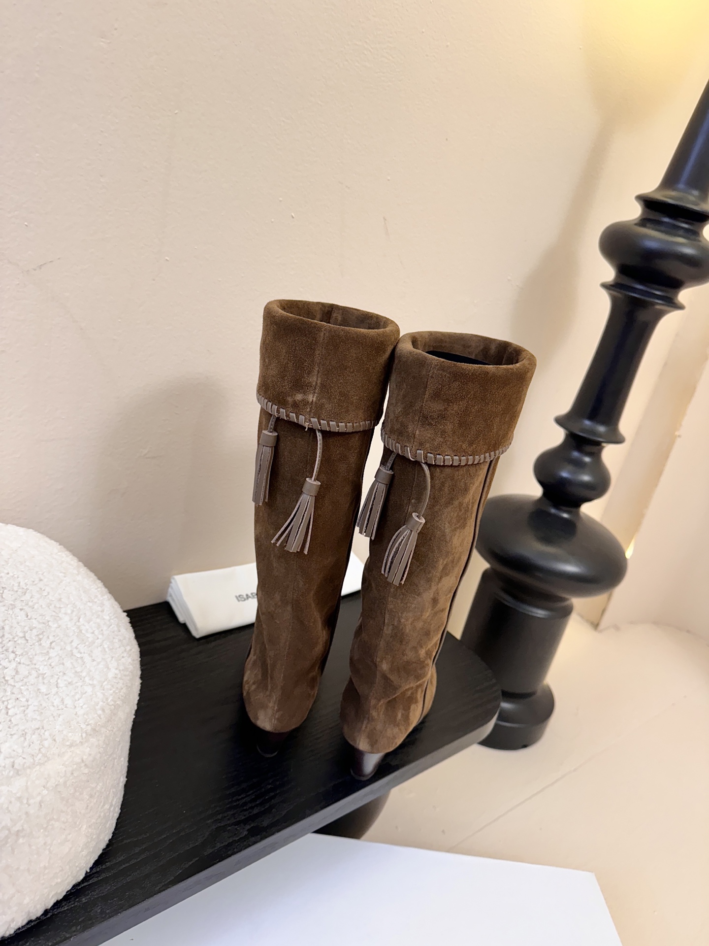 Isabel Maran* 25ss秋冬长靴难得让我眼前一亮的小靴子 一上脚就被它的质感征服了 褶皱设计