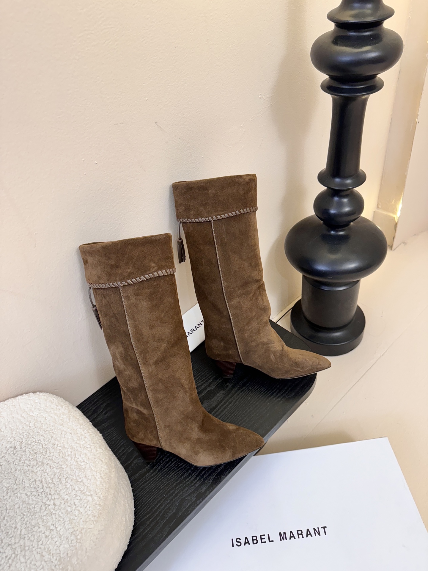 Isabel Maran* 25ss秋冬长靴难得让我眼前一亮的小靴子 一上脚就被它的质感征服了 褶皱设计