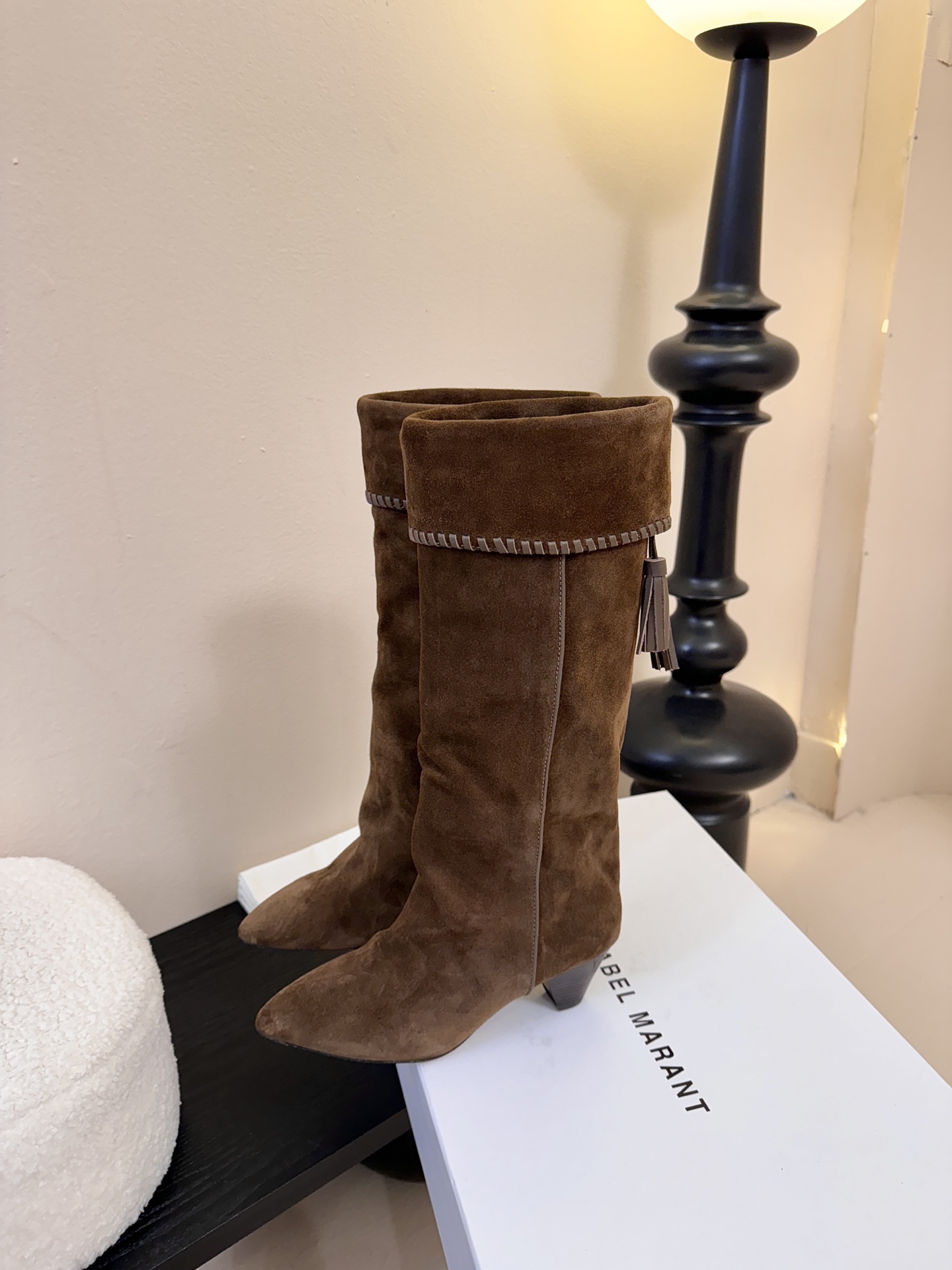 Isabel Maran* 25ss秋冬长靴难得让我眼前一亮的小靴子 一上脚就被它的质感征服了 褶皱设计