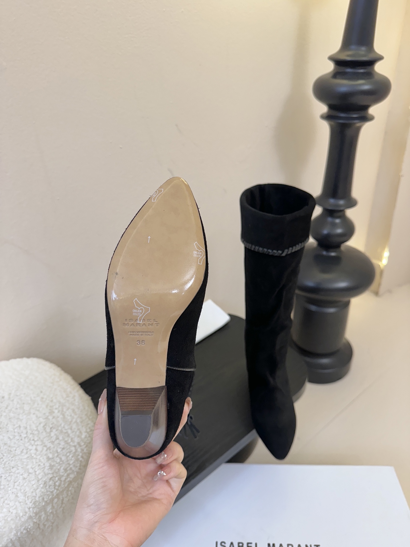 Isabel Maran* 25ss秋冬长靴难得让我眼前一亮的小靴子 一上脚就被它的质感征服了 褶皱设计