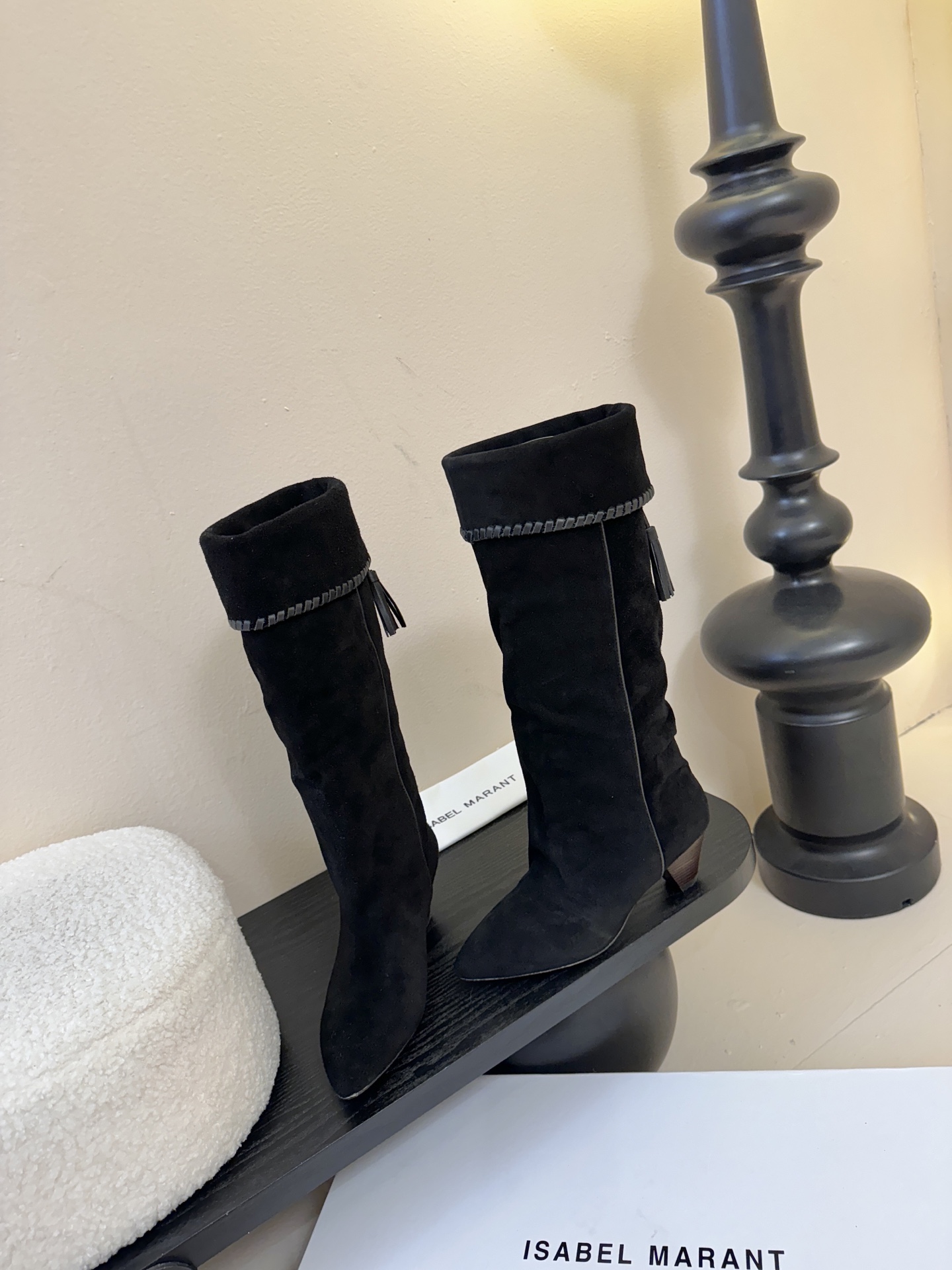 Isabel Maran* 25ss秋冬长靴难得让我眼前一亮的小靴子 一上脚就被它的质感征服了 褶皱设计