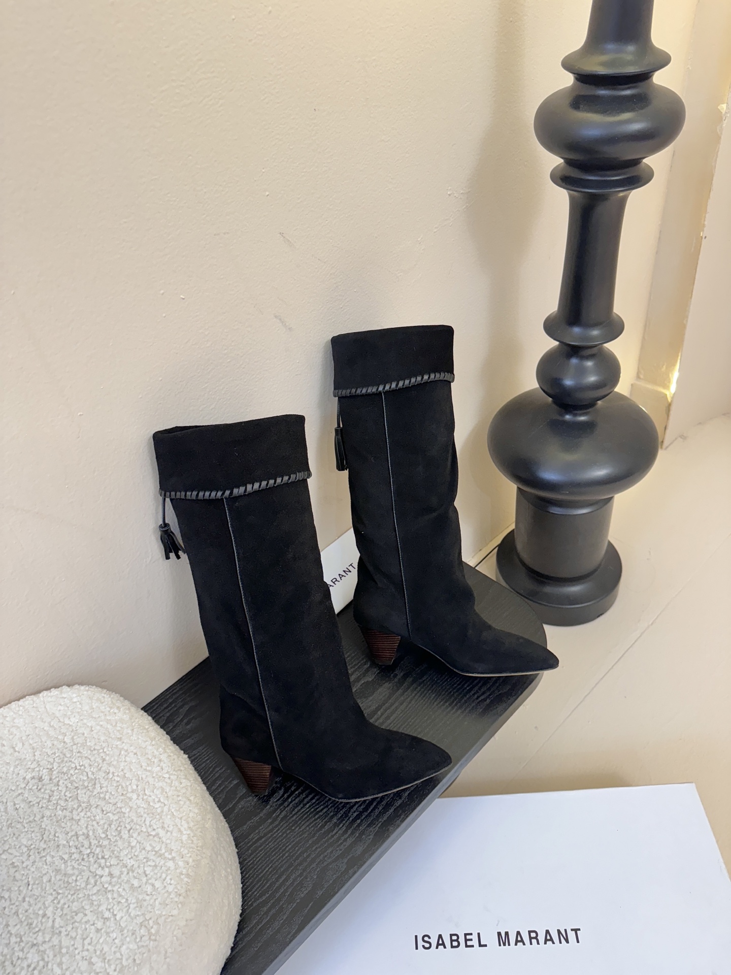 Isabel Maran* 25ss秋冬长靴难得让我眼前一亮的小靴子 一上脚就被它的质感征服了 褶皱设计