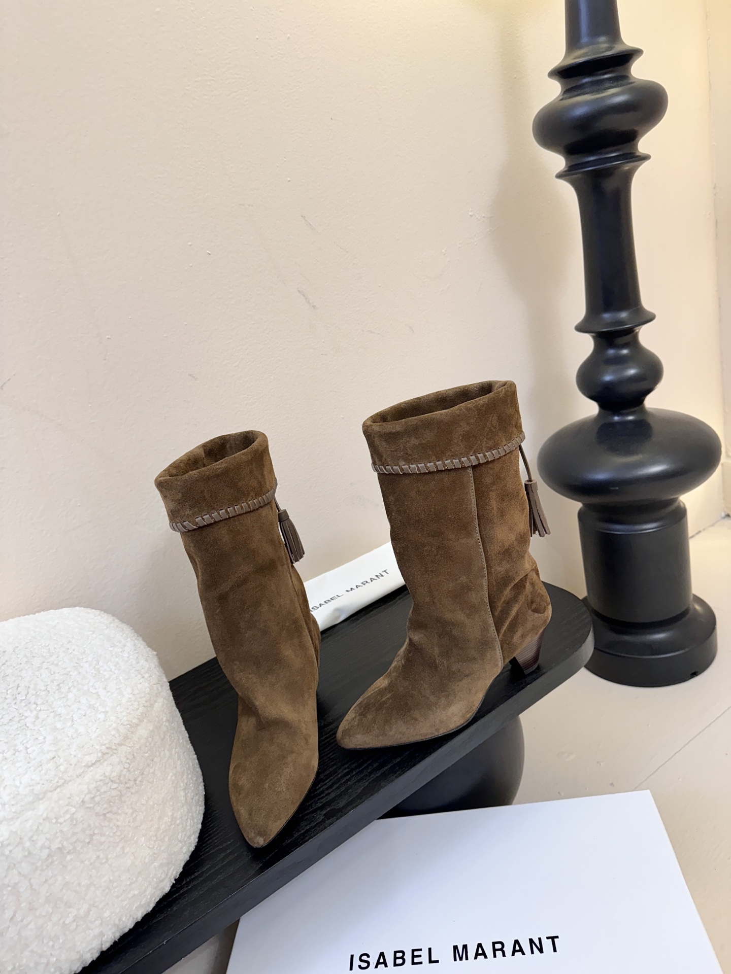 Isabel Maran* 25ss秋冬短靴难得让我眼前一亮的小靴子 一上脚就被它的质感征服了 褶皱设计