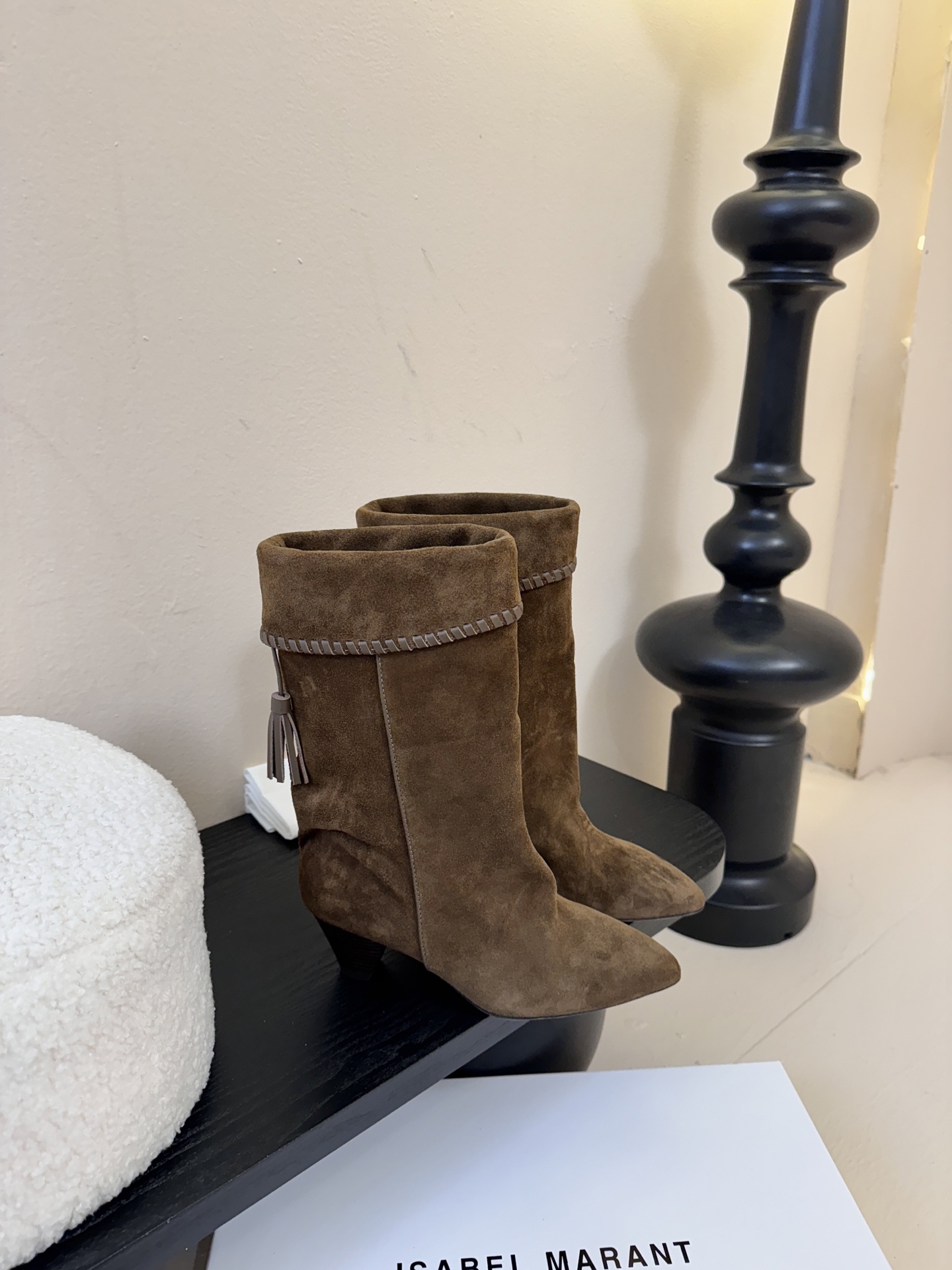 Isabel Maran* 25ss秋冬短靴难得让我眼前一亮的小靴子 一上脚就被它的质感征服了 褶皱设计