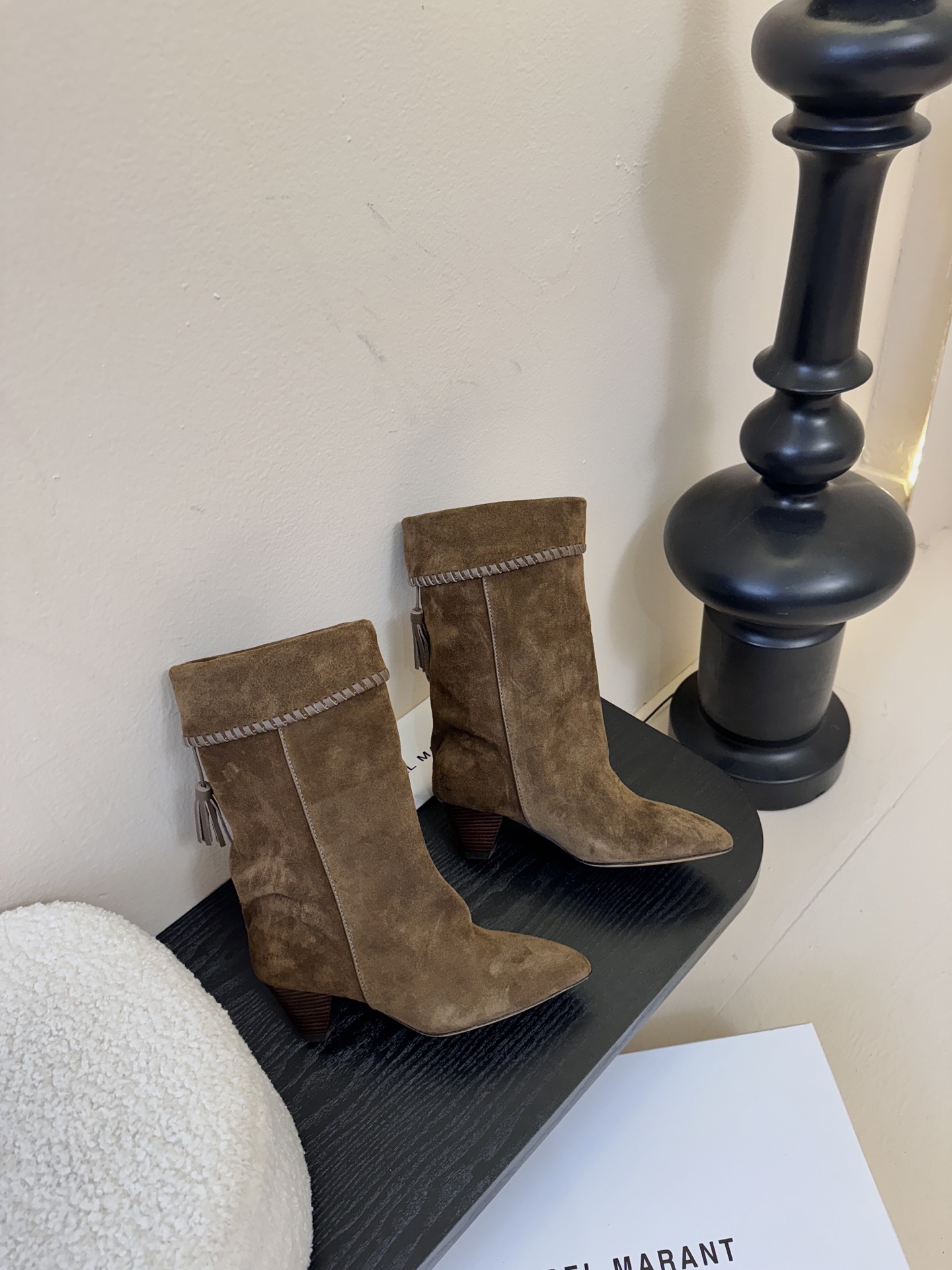 Isabel Maran* 25ss秋冬短靴难得让我眼前一亮的小靴子 一上脚就被它的质感征服了 褶皱设计