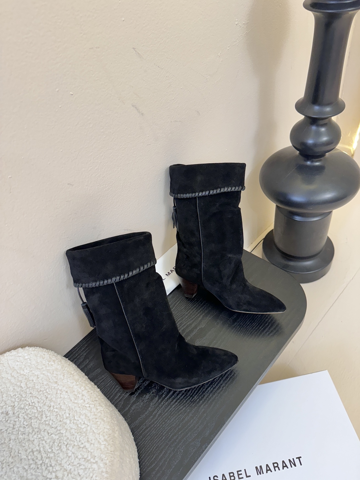 Isabel Maran* 25ss秋冬短靴难得让我眼前一亮的小靴子 一上脚就被它的质感征服了 褶皱设计