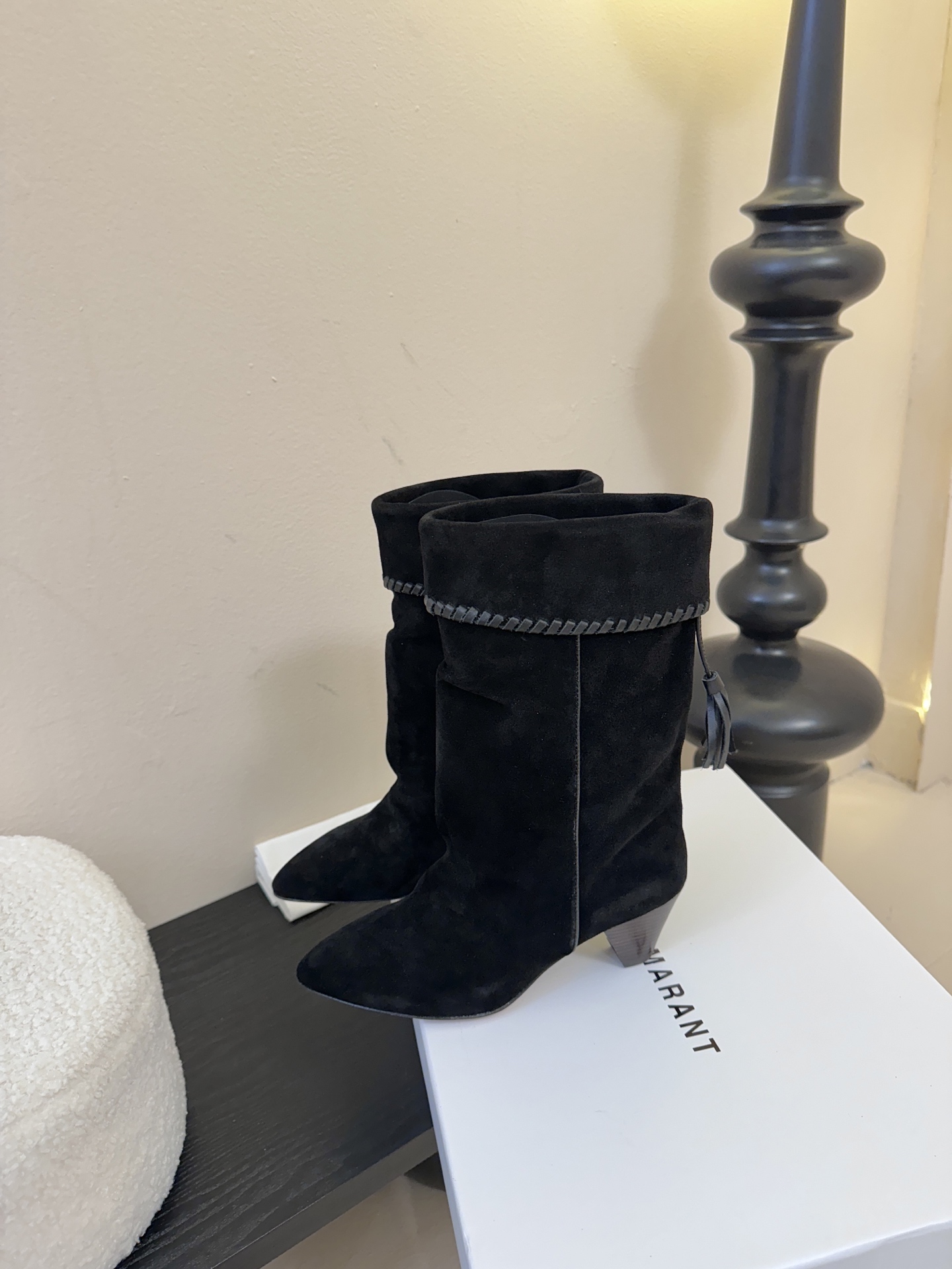 Isabel Maran* 25ss秋冬短靴难得让我眼前一亮的小靴子 一上脚就被它的质感征服了 褶皱设计