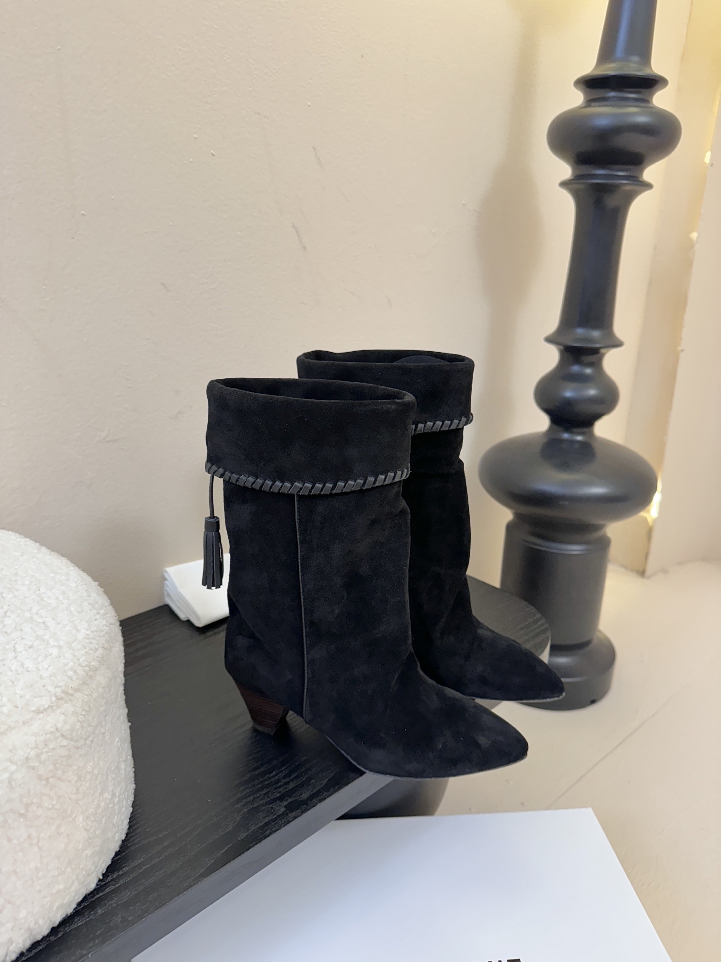 Isabel Maran* 25ss秋冬短靴难得让我眼前一亮的小靴子 一上脚就被它的质感征服了 褶皱设计