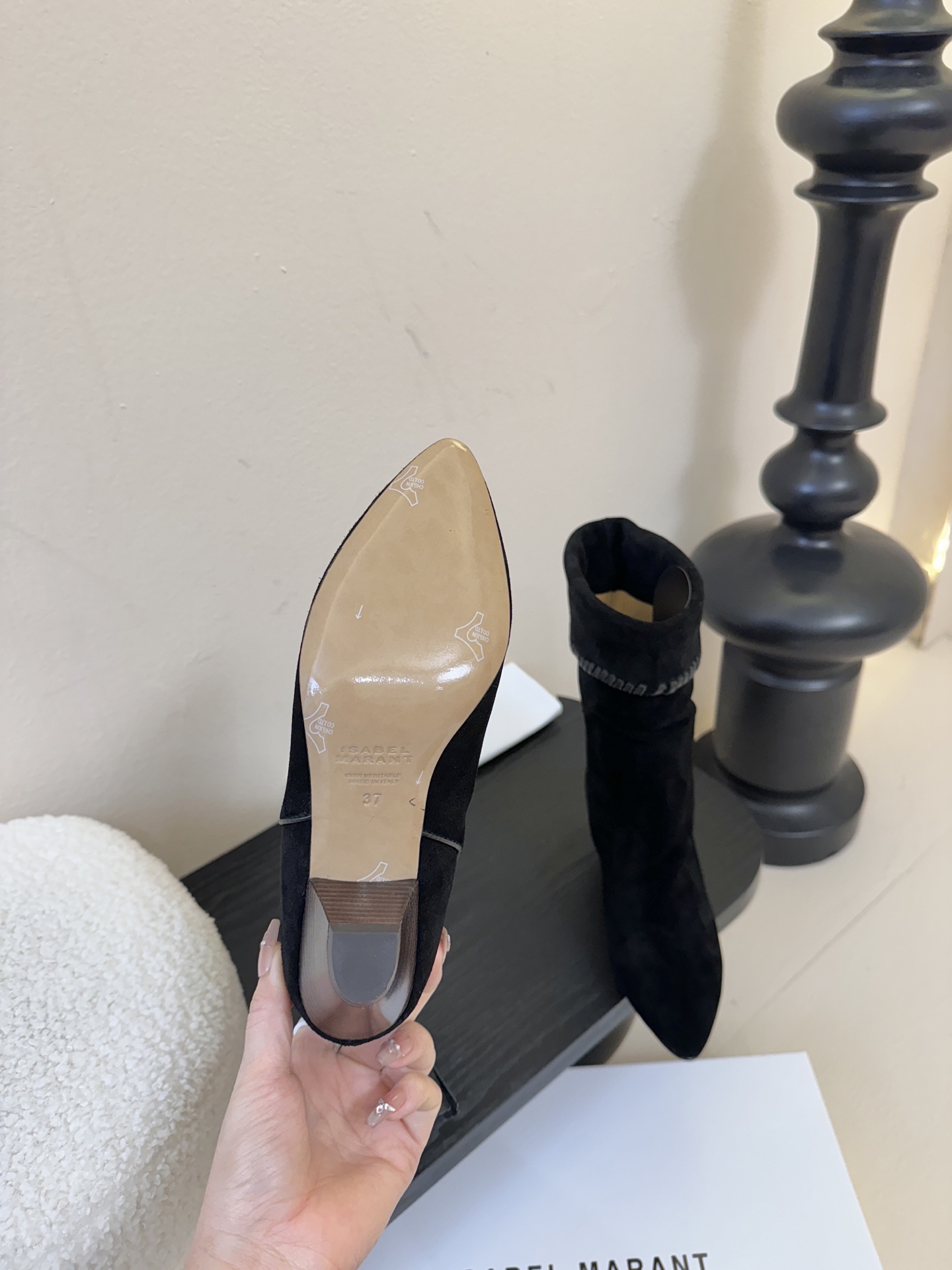 Isabel Maran* 25ss秋冬短靴难得让我眼前一亮的小靴子 一上脚就被它的质感征服了 褶皱设计