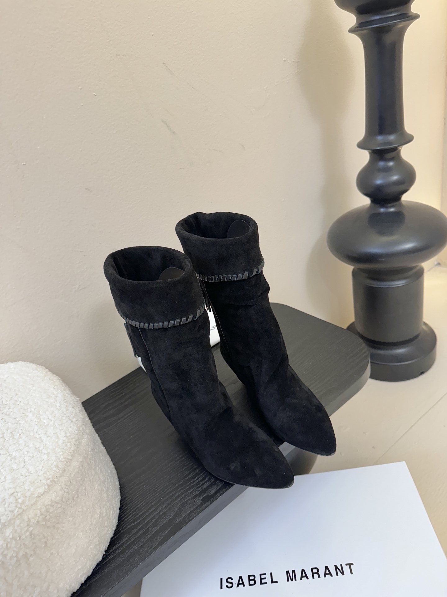 Isabel Maran* 25ss秋冬短靴难得让我眼前一亮的小靴子 一上脚就被它的质感征服了 褶皱设计