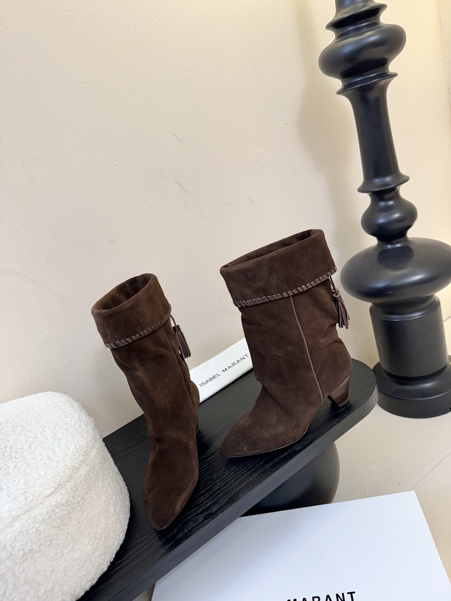 Isabel Maran* 25ss秋冬短靴难得让我眼前一亮的小靴子 一上脚就被它的质感征服了 褶皱设计