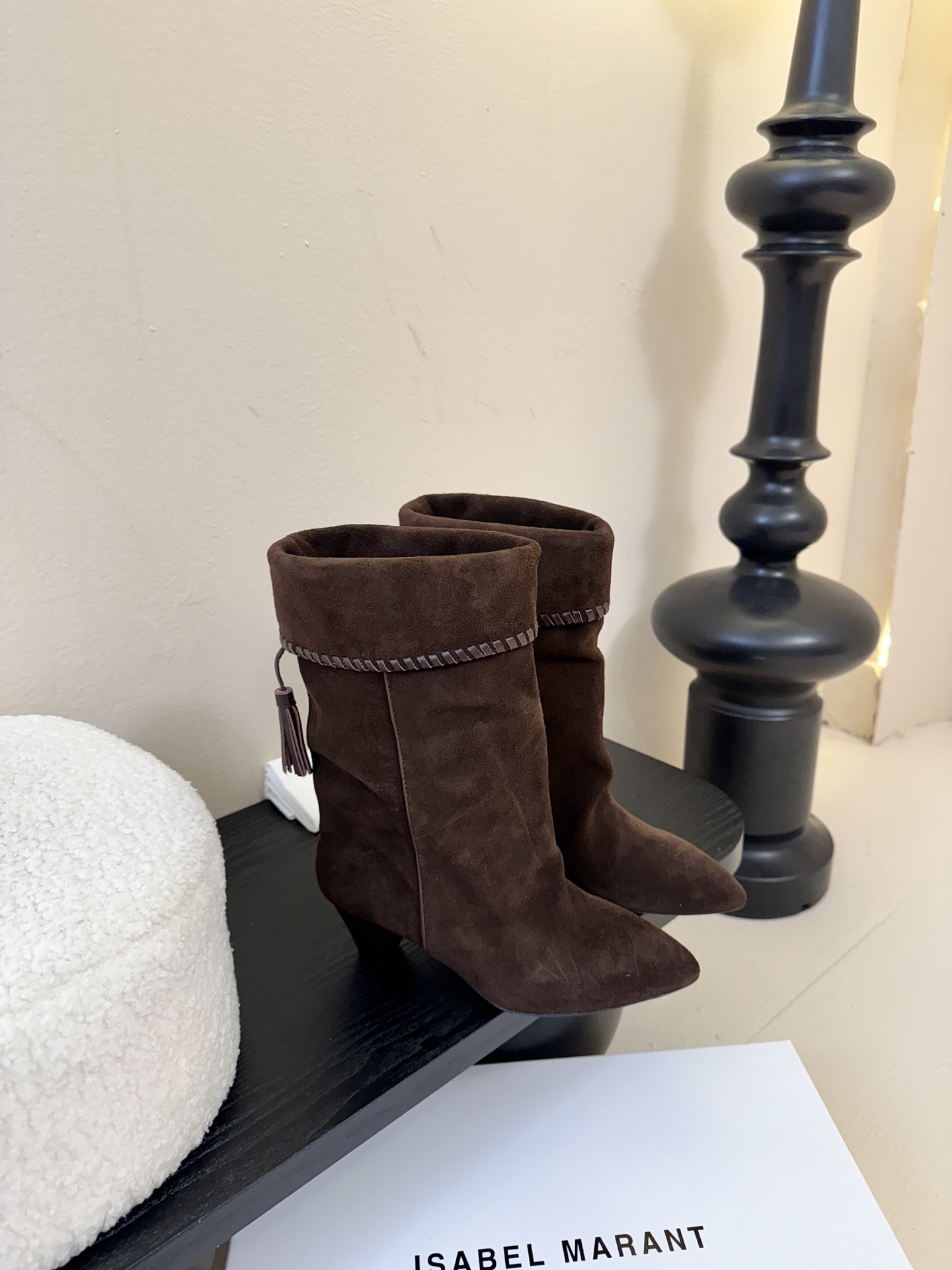 Isabel Maran* 25ss秋冬短靴难得让我眼前一亮的小靴子 一上脚就被它的质感征服了 褶皱设计
