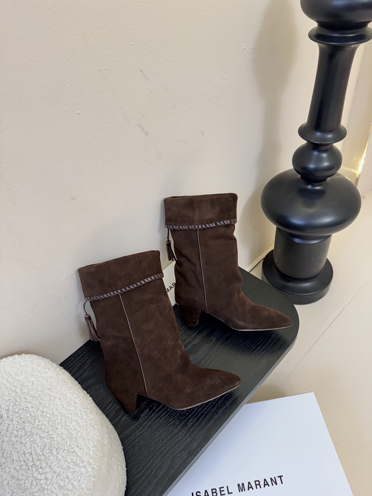 Isabel Maran* 25ss秋冬短靴难得让我眼前一亮的小靴子 一上脚就被它的质感征服了 褶皱设计