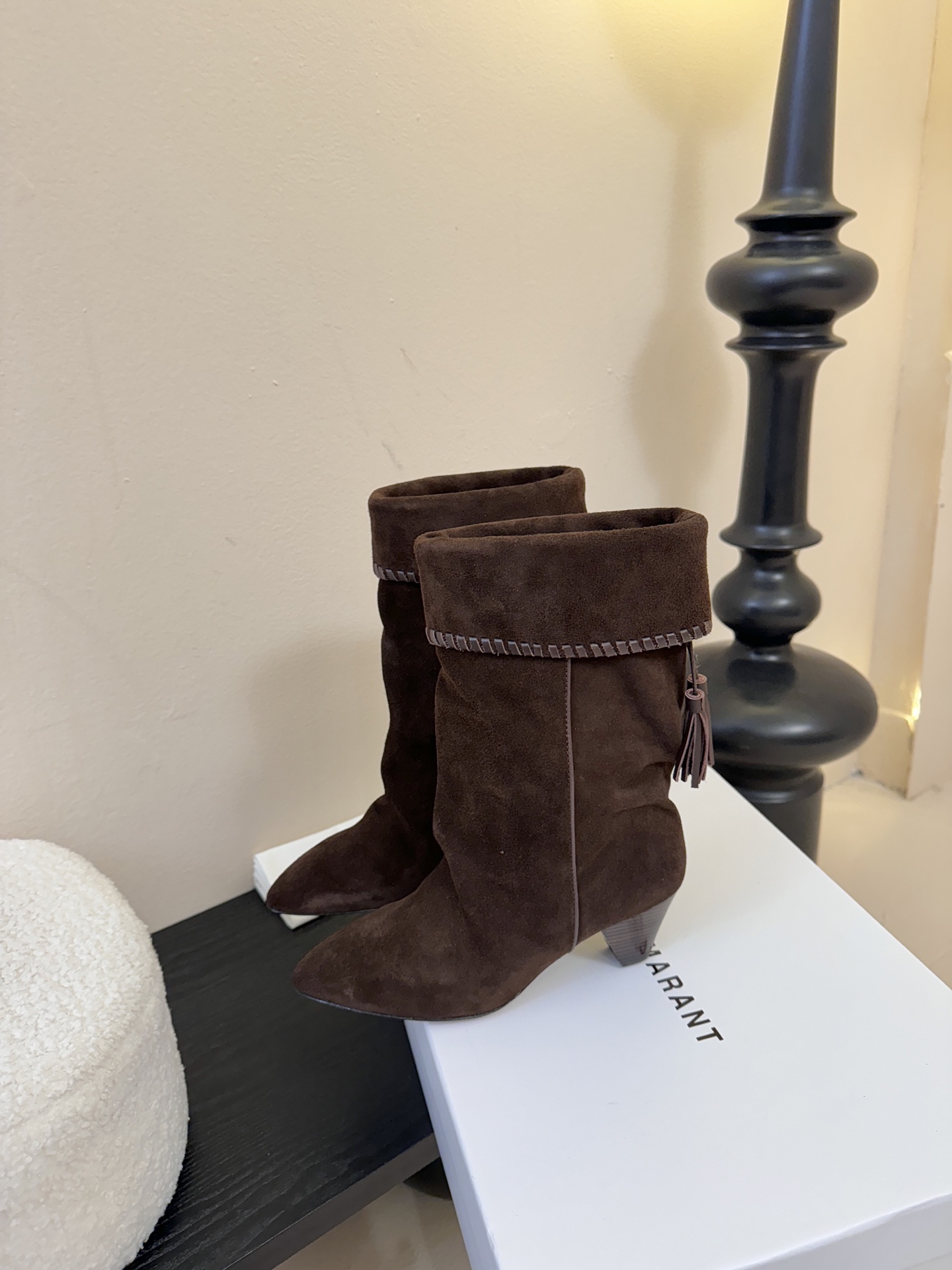 Isabel Maran* 25ss秋冬短靴难得让我眼前一亮的小靴子 一上脚就被它的质感征服了 褶皱设计