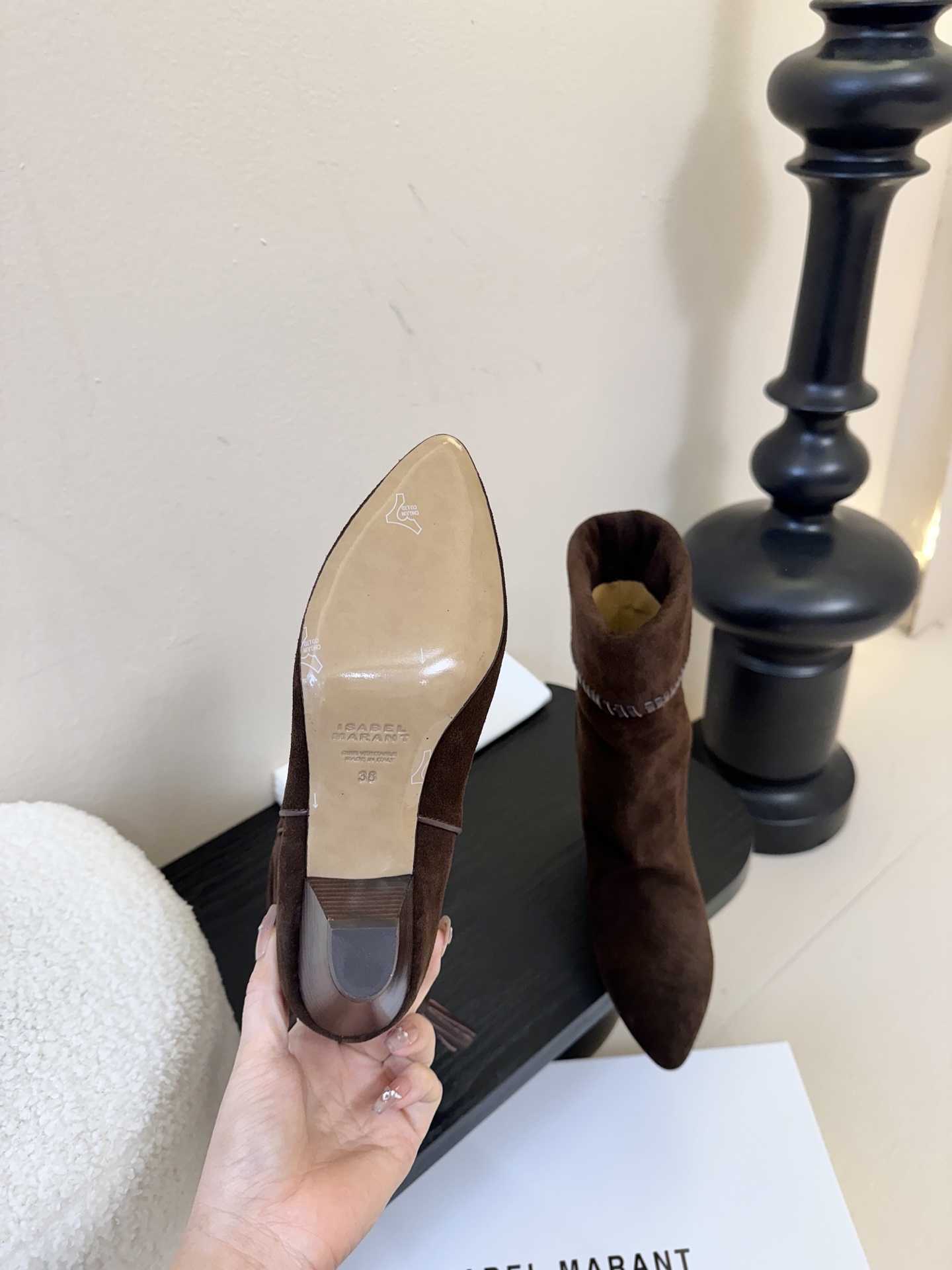 Isabel Maran* 25ss秋冬短靴难得让我眼前一亮的小靴子 一上脚就被它的质感征服了 褶皱设计