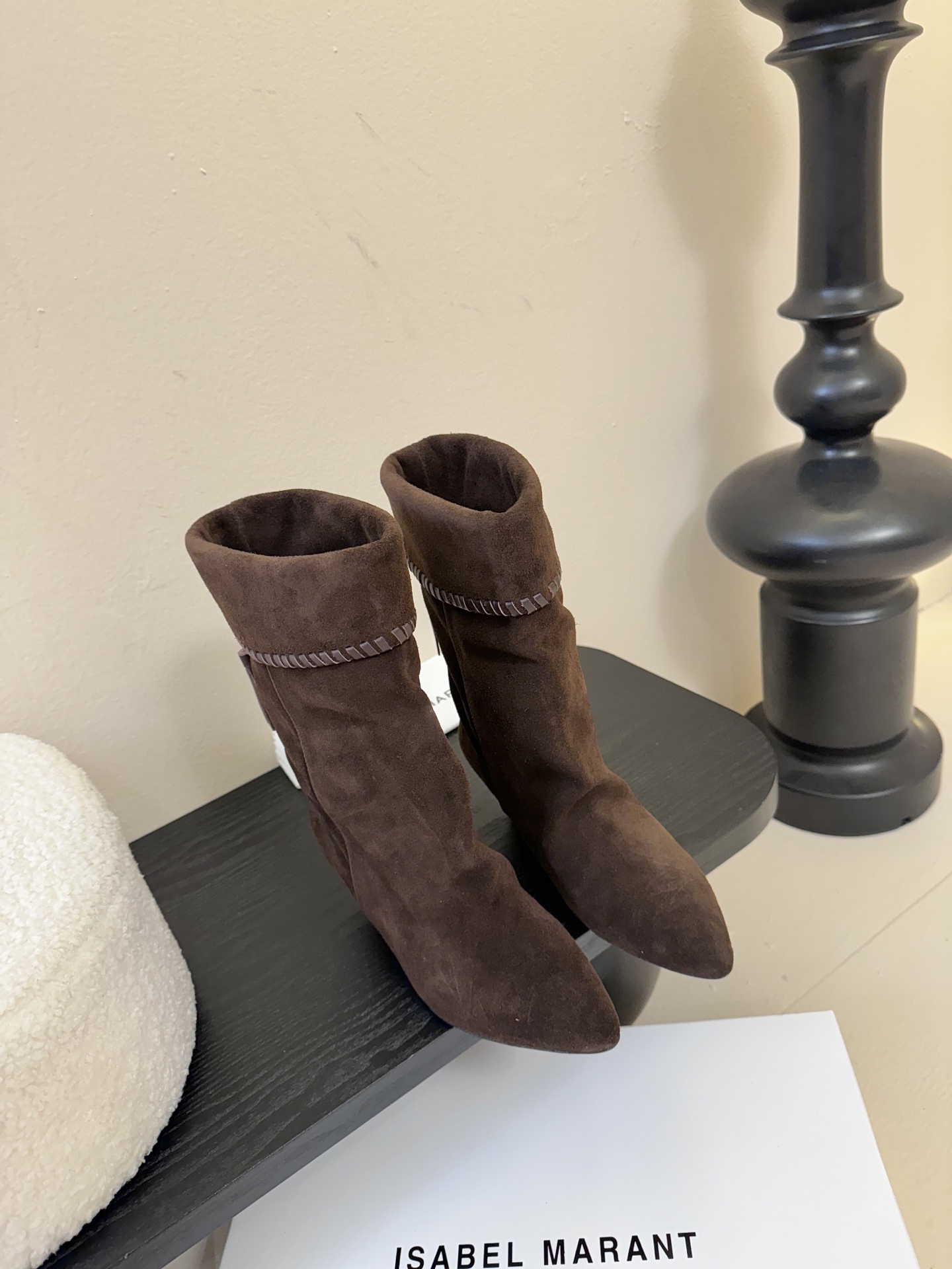 Isabel Maran* 25ss秋冬短靴难得让我眼前一亮的小靴子 一上脚就被它的质感征服了 褶皱设计