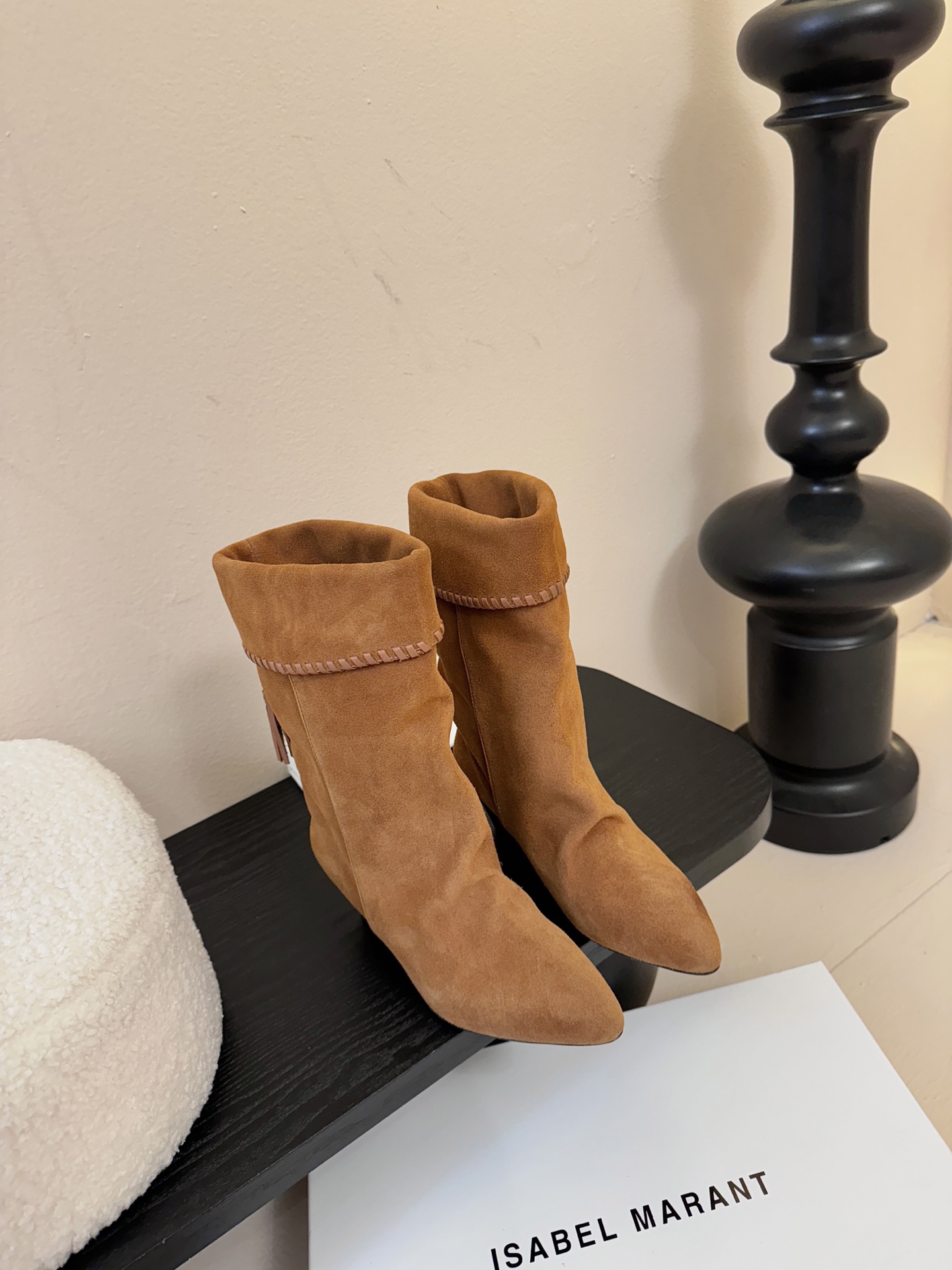 Isabel Maran* 25ss秋冬短靴难得让我眼前一亮的小靴子 一上脚就被它的质感征服了 褶皱设计
