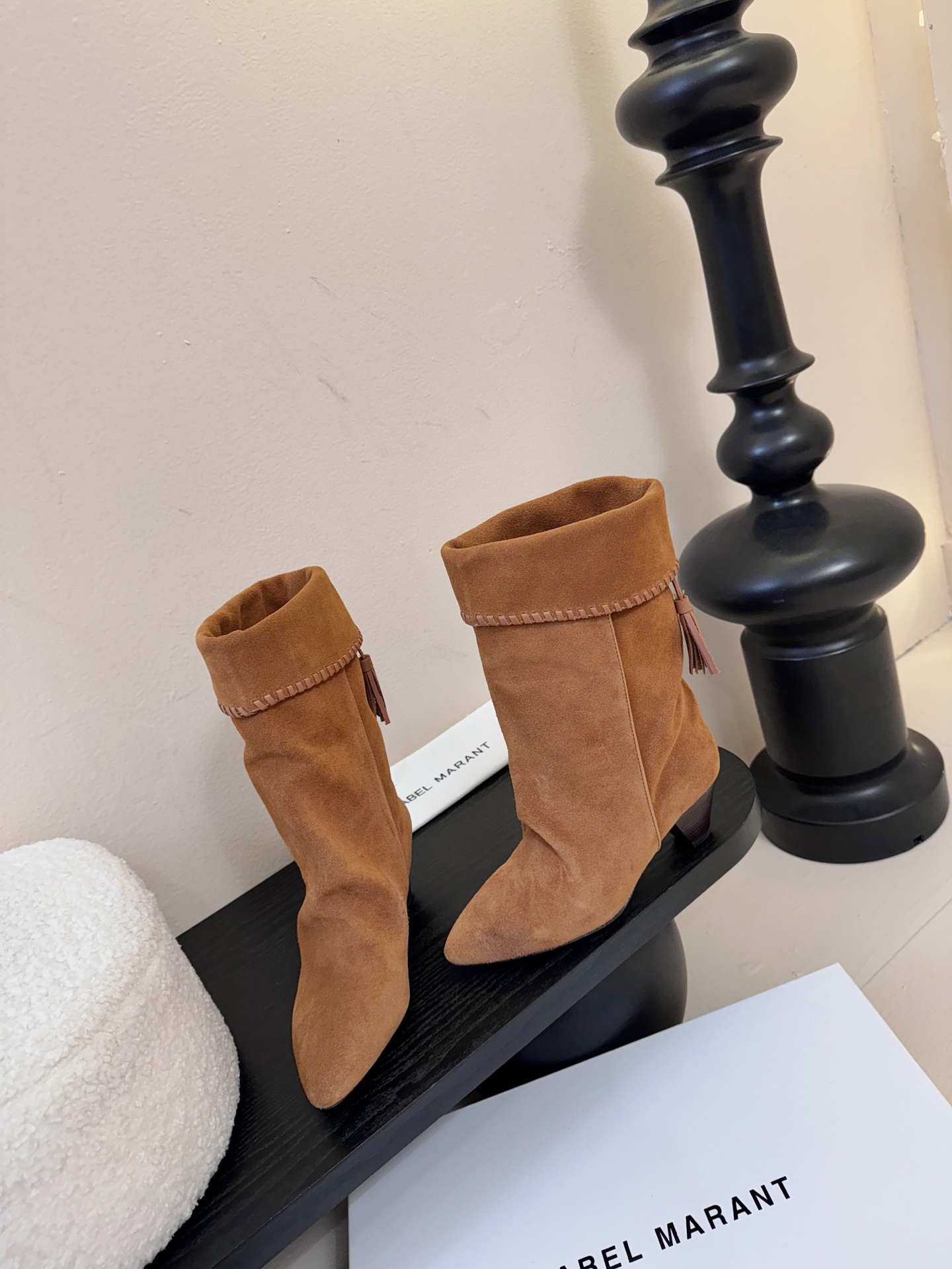 Isabel Maran* 25ss秋冬短靴难得让我眼前一亮的小靴子 一上脚就被它的质感征服了 褶皱设计