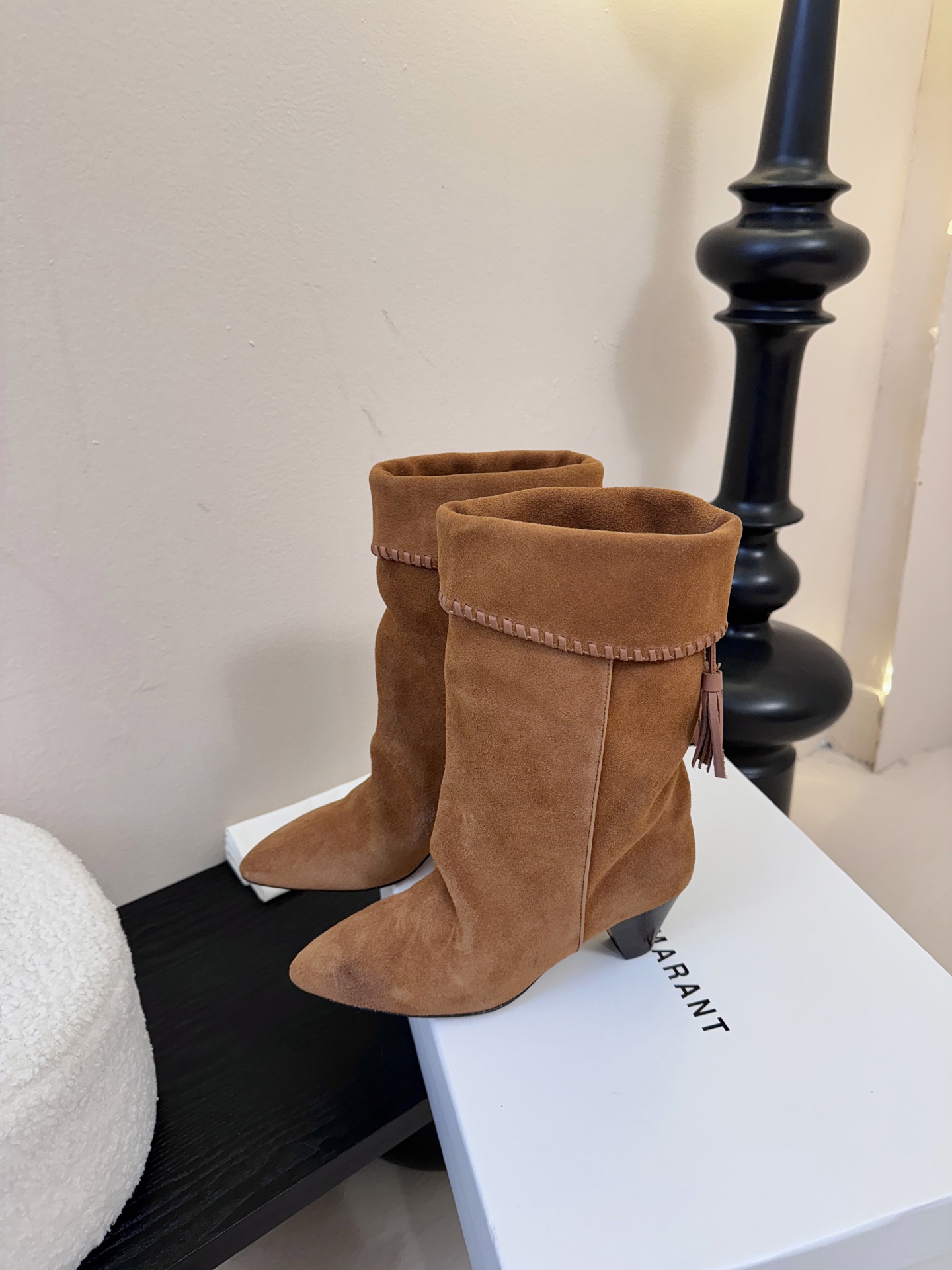 Isabel Maran* 25ss秋冬短靴难得让我眼前一亮的小靴子 一上脚就被它的质感征服了 褶皱设计