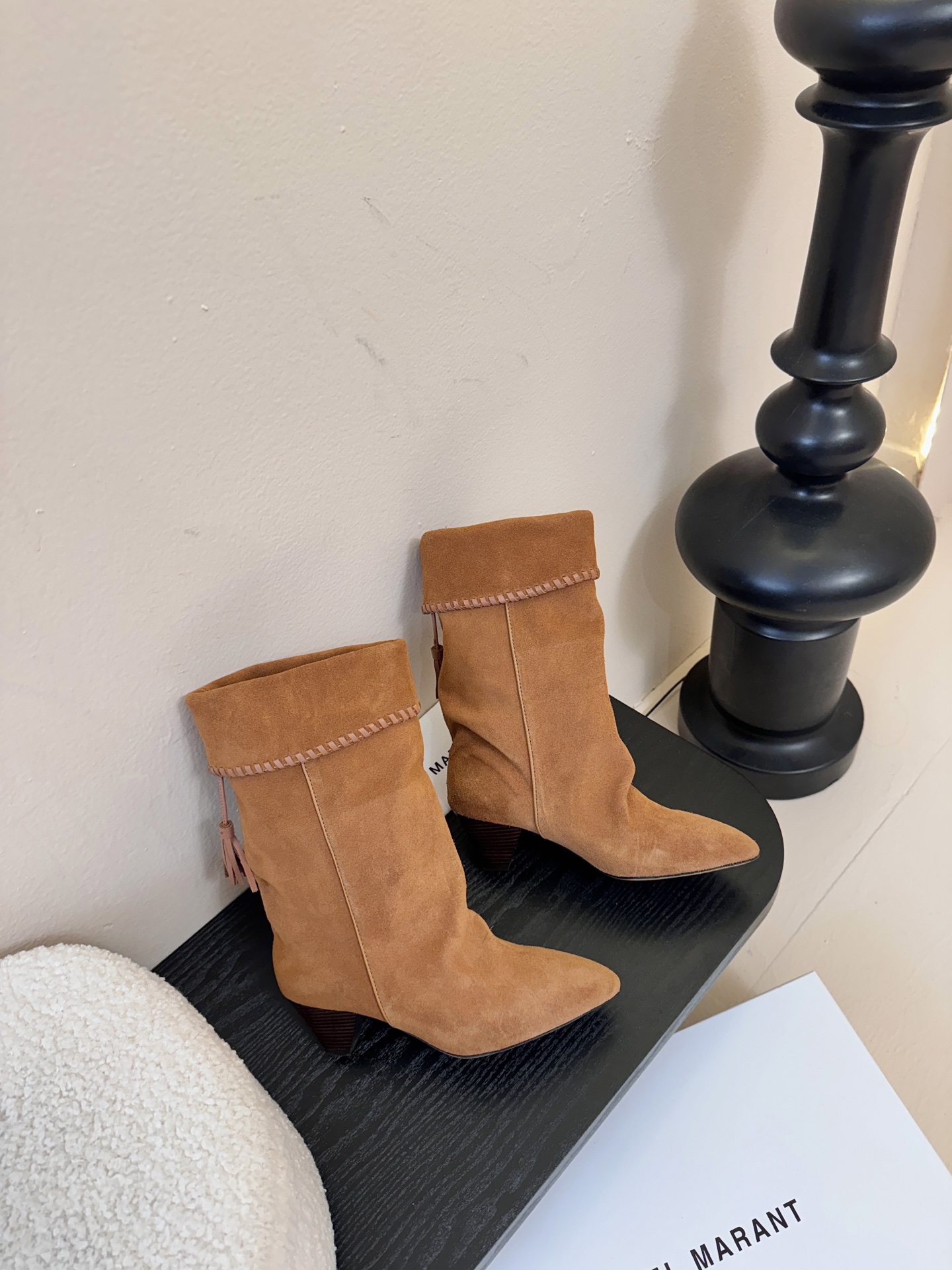 Isabel Maran* 25ss秋冬短靴难得让我眼前一亮的小靴子 一上脚就被它的质感征服了 褶皱设计