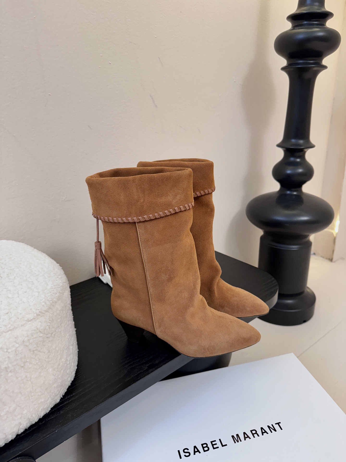 Isabel Maran* 25ss秋冬短靴难得让我眼前一亮的小靴子 一上脚就被它的质感征服了 褶皱设计