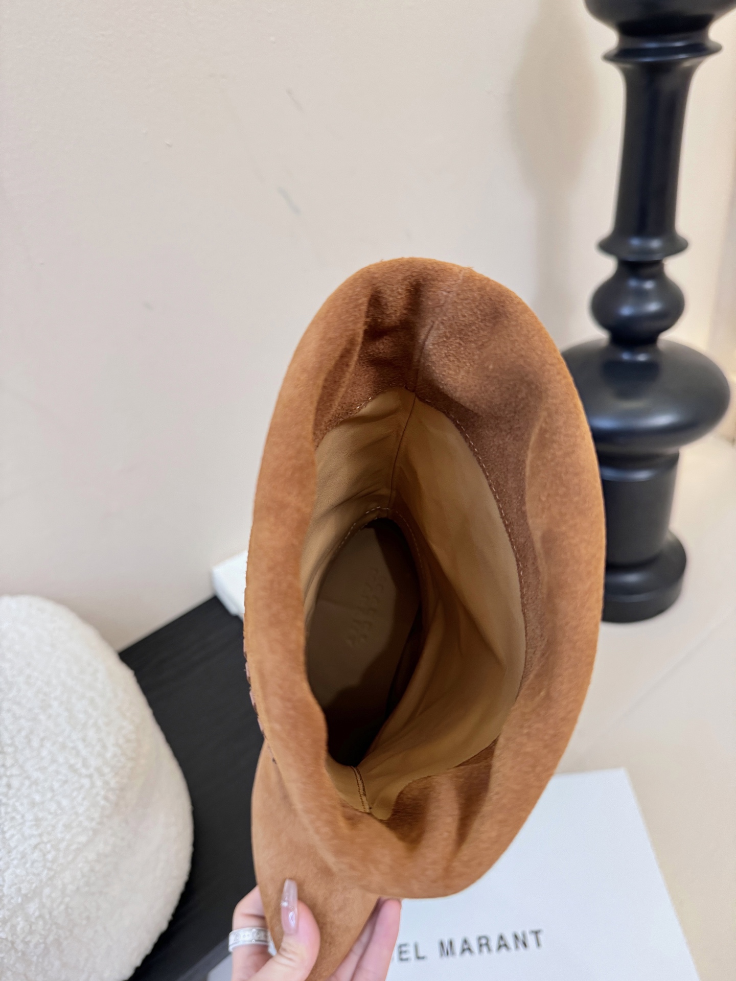 Isabel Maran* 25ss秋冬短靴难得让我眼前一亮的小靴子 一上脚就被它的质感征服了 褶皱设计