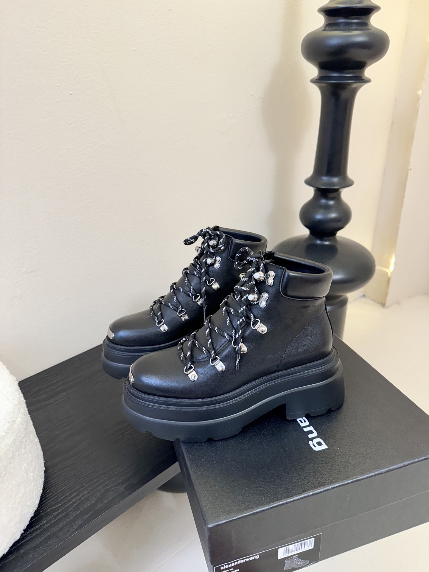 Alexander Wang 大王25ss新款 系带 厚底 短靴 马丁靴大王这双厚底短靴 绝对是腿精必备
