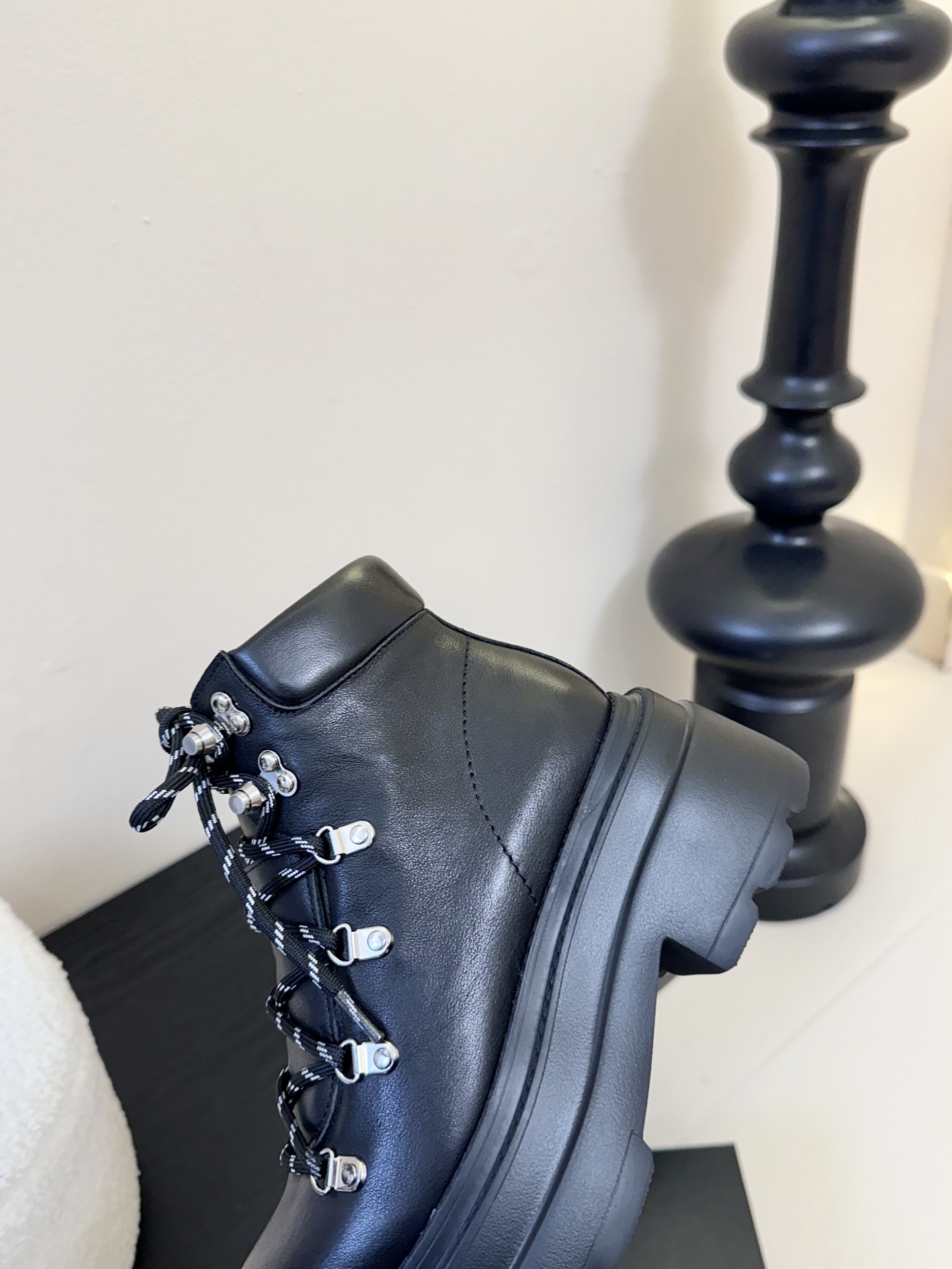 Alexander Wang 大王25ss新款 系带 厚底 短靴 马丁靴大王这双厚底短靴 绝对是腿精必备