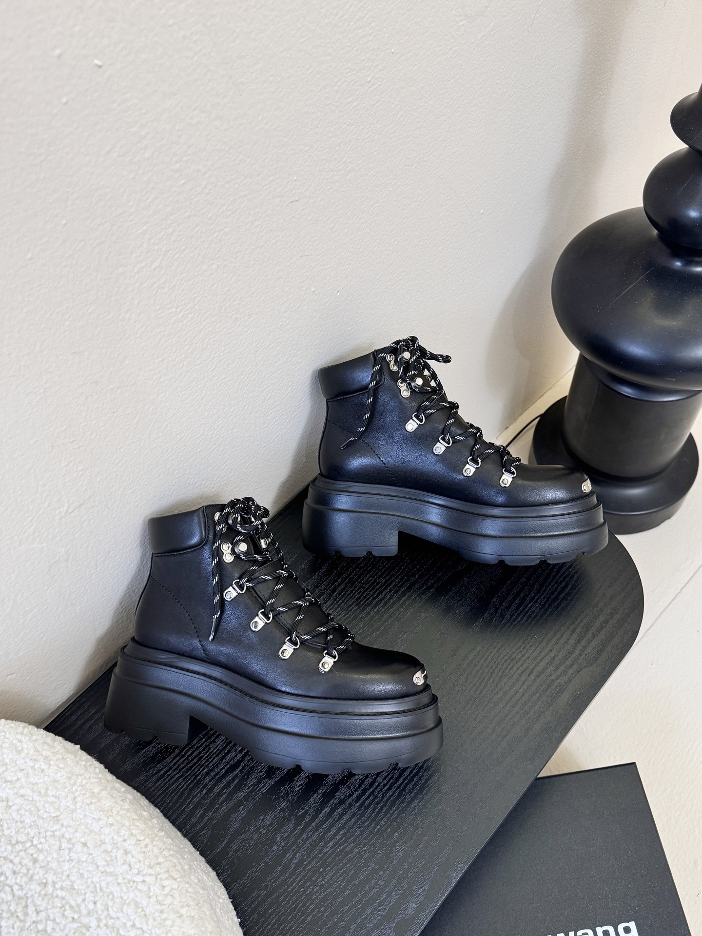 Alexander Wang 大王25ss新款 系带 厚底 短靴 马丁靴大王这双厚底短靴 绝对是腿精必备