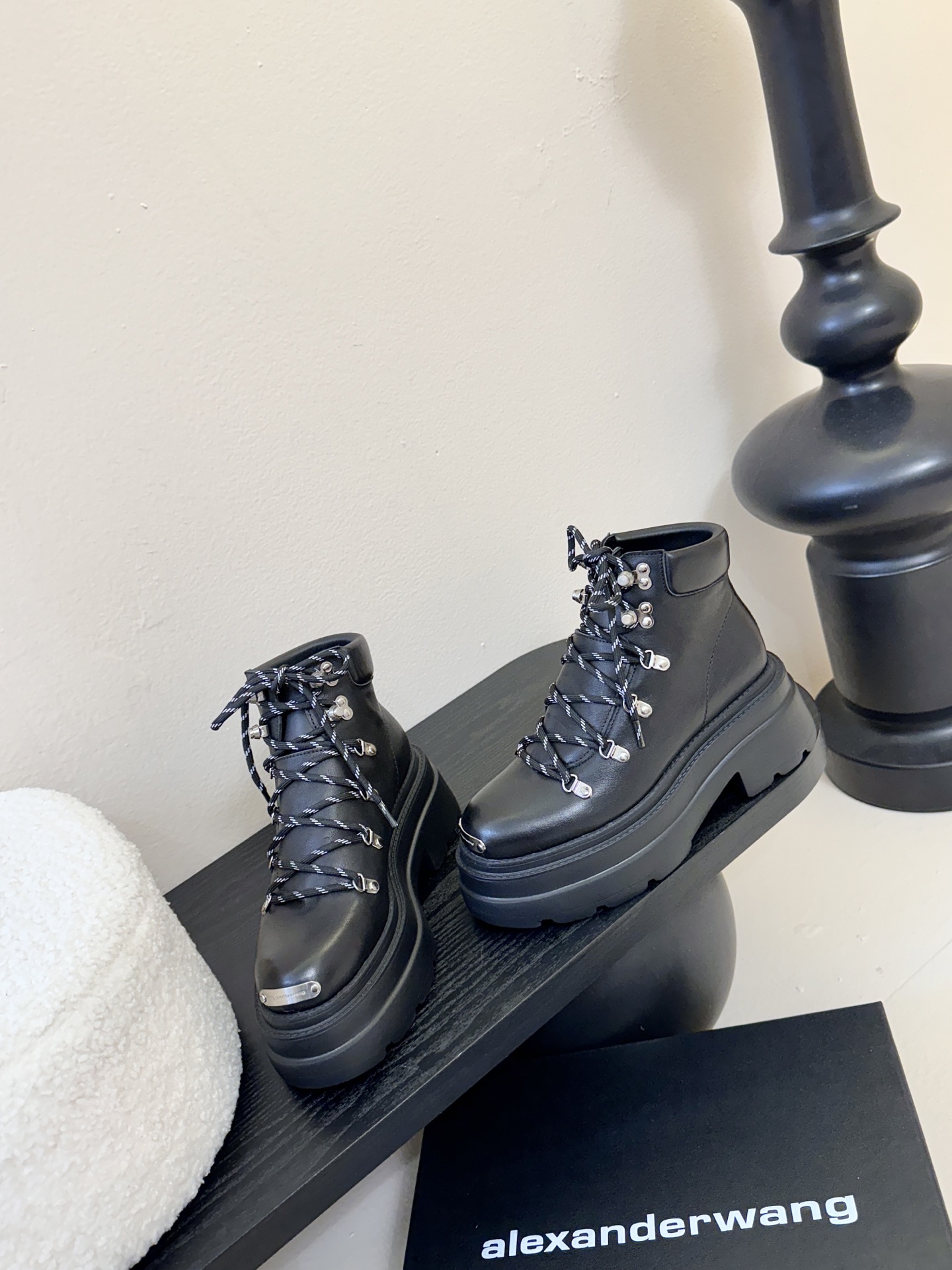 Alexander Wang 大王25ss新款 系带 厚底 短靴 马丁靴大王这双厚底短靴 绝对是腿精必备