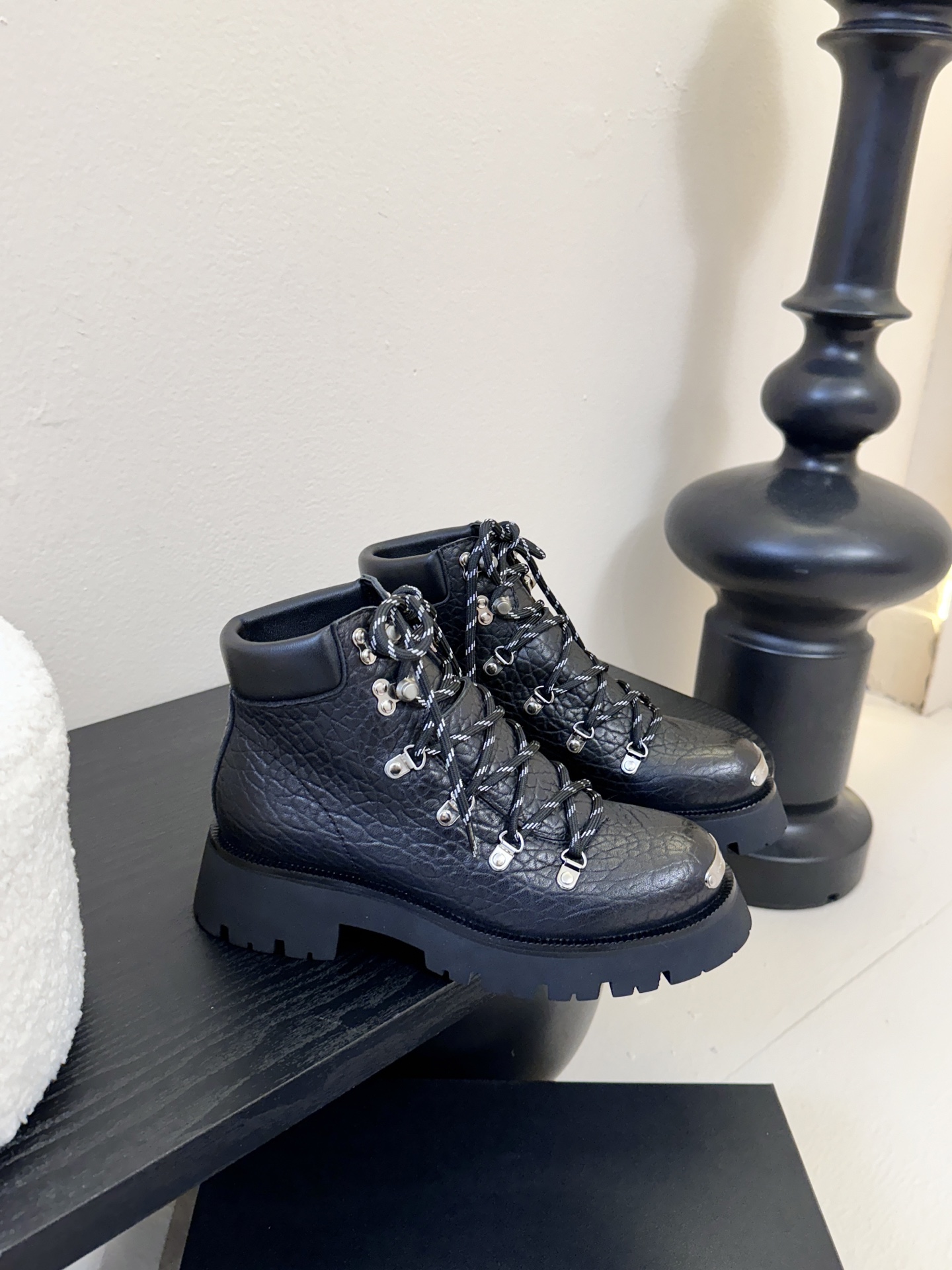 Alexander Wang 大王25ss新款 系带 厚底 短靴 马丁靴大王这双厚底短靴 绝对是腿精必备