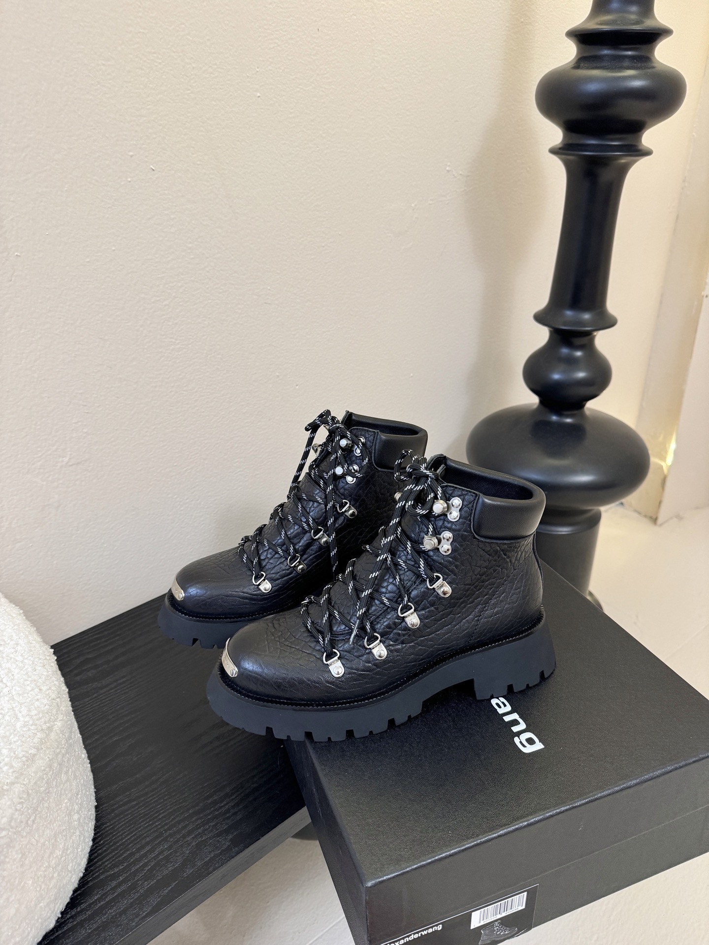 Alexander Wang 大王25ss新款 系带 厚底 短靴 马丁靴大王这双厚底短靴 绝对是腿精必备