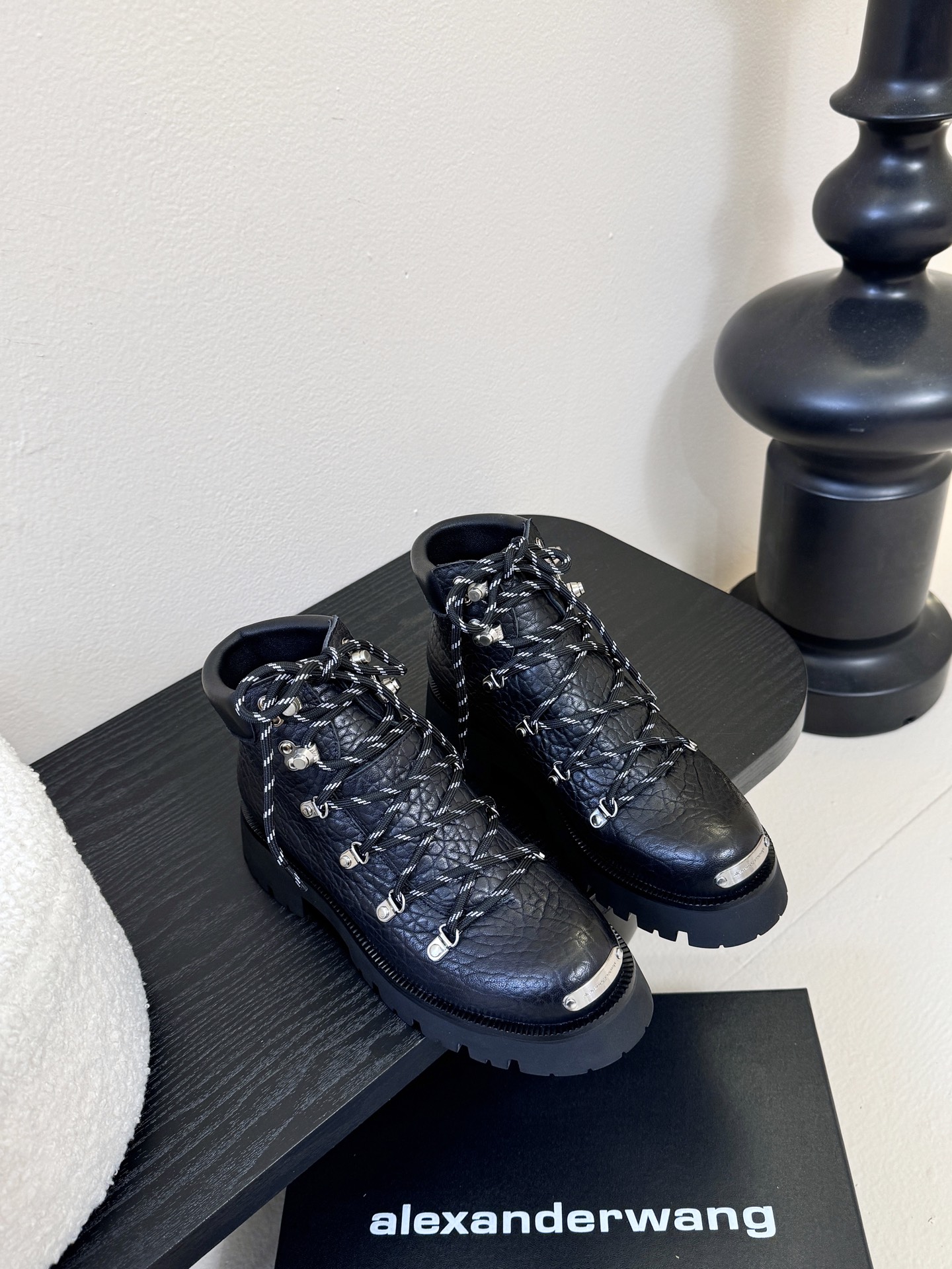 Alexander Wang 大王25ss新款 系带 厚底 短靴 马丁靴大王这双厚底短靴 绝对是腿精必备