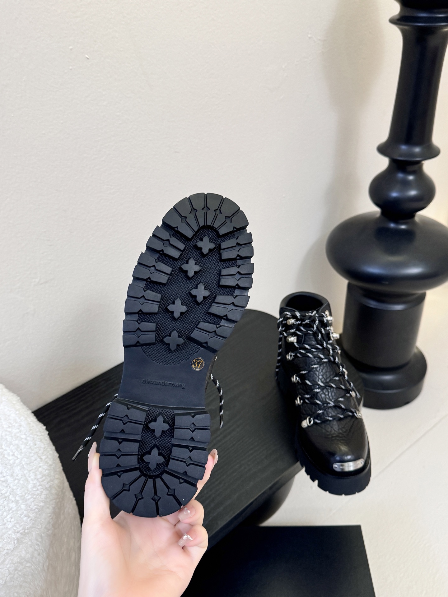 Alexander Wang 大王25ss新款 系带 厚底 短靴 马丁靴大王这双厚底短靴 绝对是腿精必备