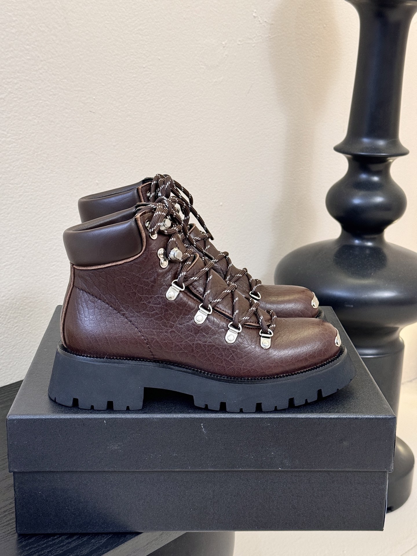 Alexander Wang 大王25ss新款 系带 厚底 短靴 马丁靴大王这双厚底短靴 绝对是腿精必备