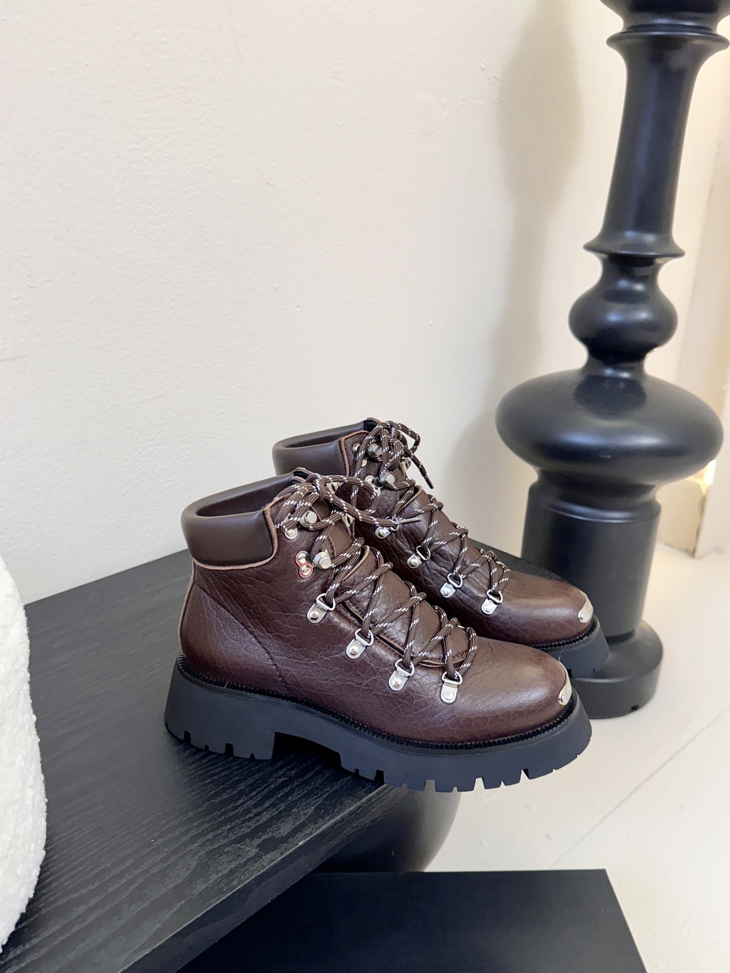 Alexander Wang 大王25ss新款 系带 厚底 短靴 马丁靴大王这双厚底短靴 绝对是腿精必备