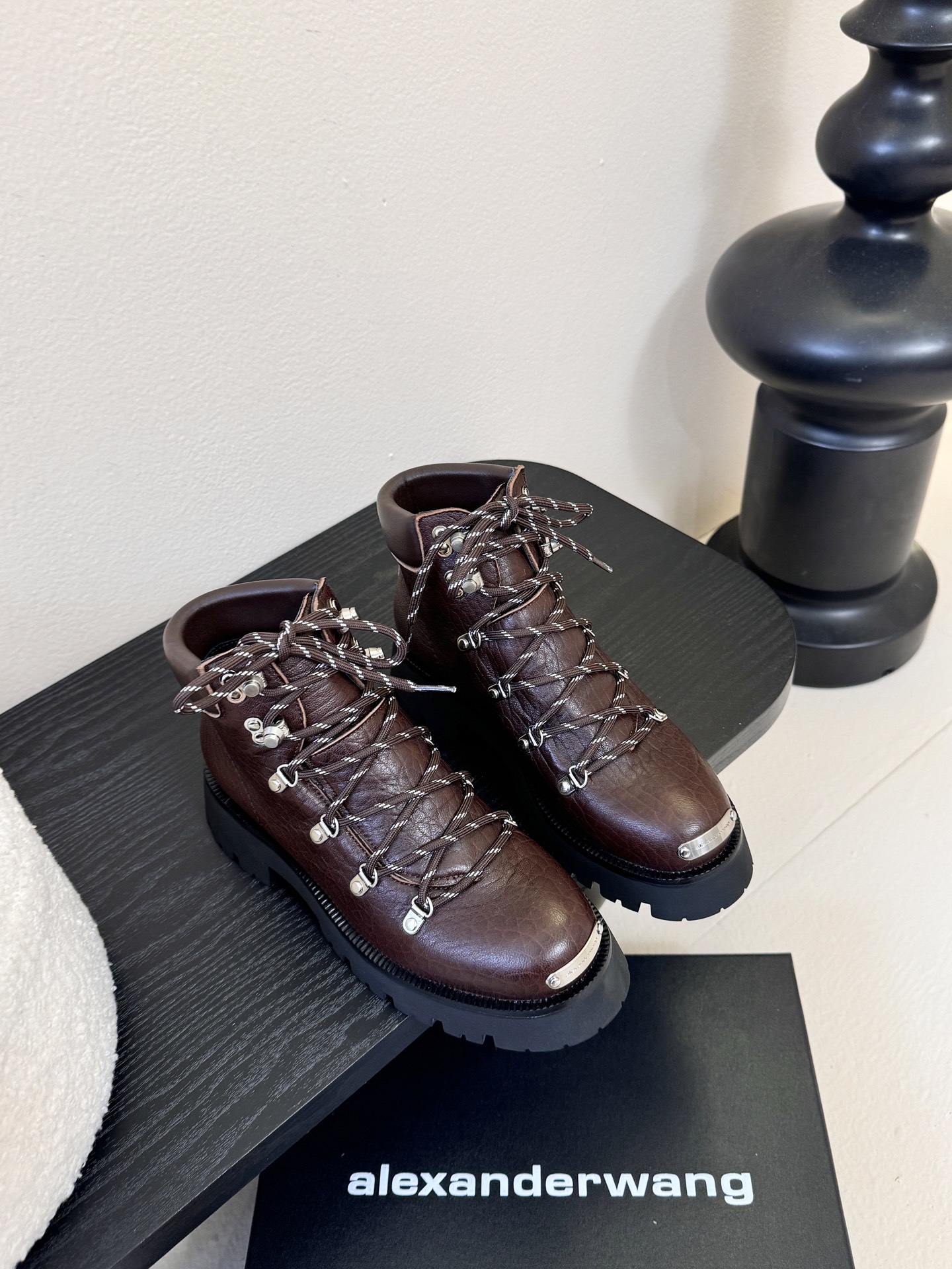 Alexander Wang 大王25ss新款 系带 厚底 短靴 马丁靴大王这双厚底短靴 绝对是腿精必备