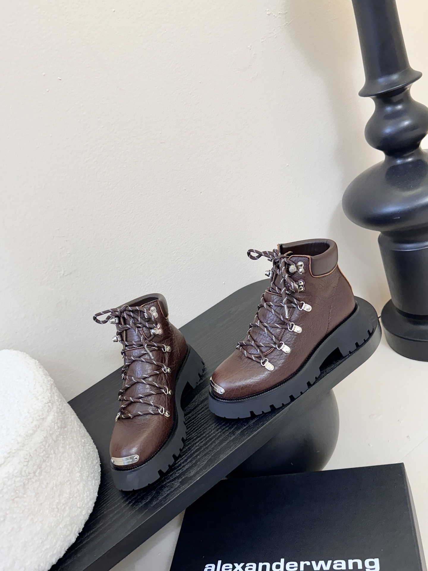 Alexander Wang 大王25ss新款 系带 厚底 短靴 马丁靴大王这双厚底短靴 绝对是腿精必备