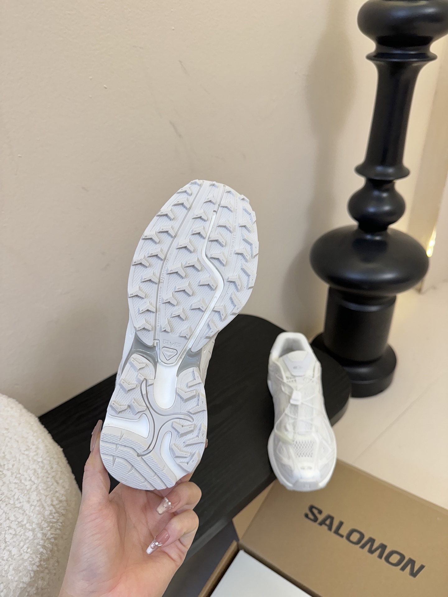 Salomo*25SS新款XT Whisper潮流运动鞋融合户外功能性与都市潮流感，采用标志性的流线型鞋