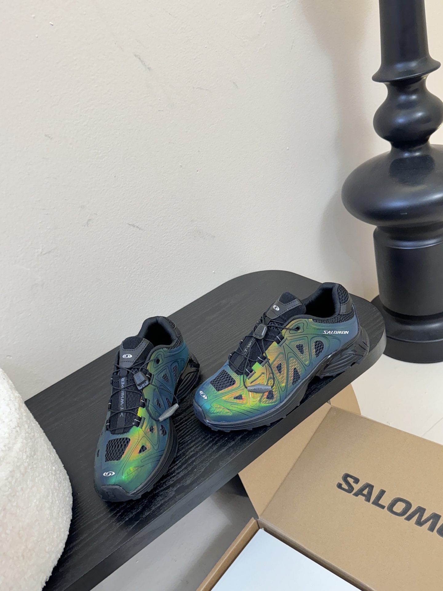 Salomo*25SS新款XT Whisper潮流运动鞋融合户外功能性与都市潮流感，采用标志性的流线型鞋