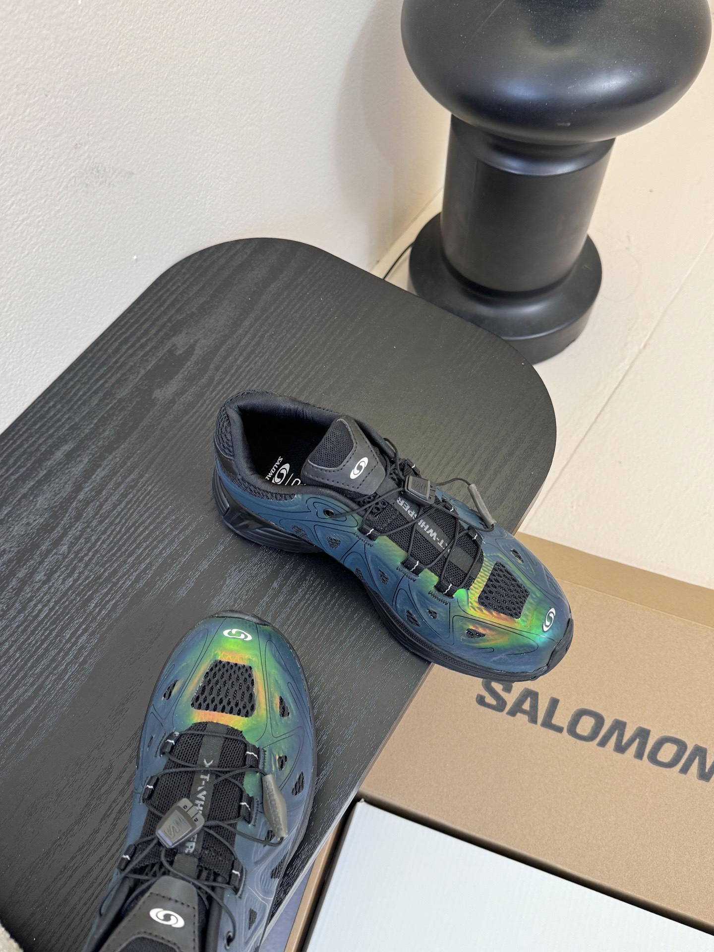 Salomo*25SS新款XT Whisper潮流运动鞋融合户外功能性与都市潮流感，采用标志性的流线型鞋