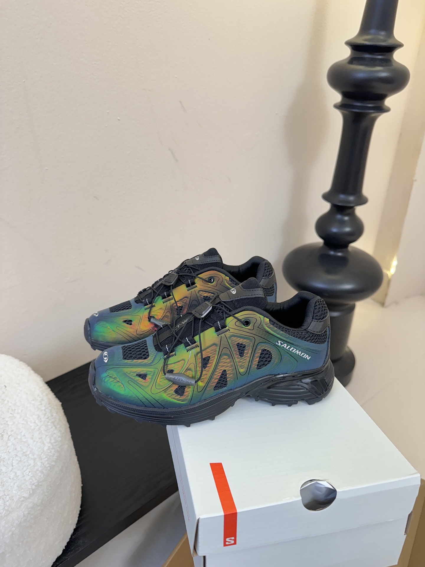 Salomo*25SS新款XT Whisper潮流运动鞋融合户外功能性与都市潮流感，采用标志性的流线型鞋