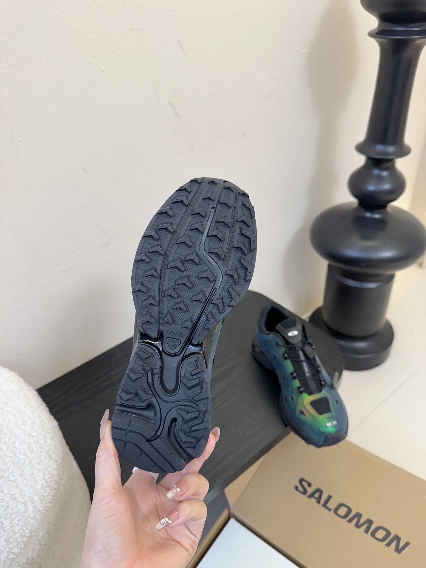 Salomo*25SS新款XT Whisper潮流运动鞋融合户外功能性与都市潮流感，采用标志性的流线型鞋