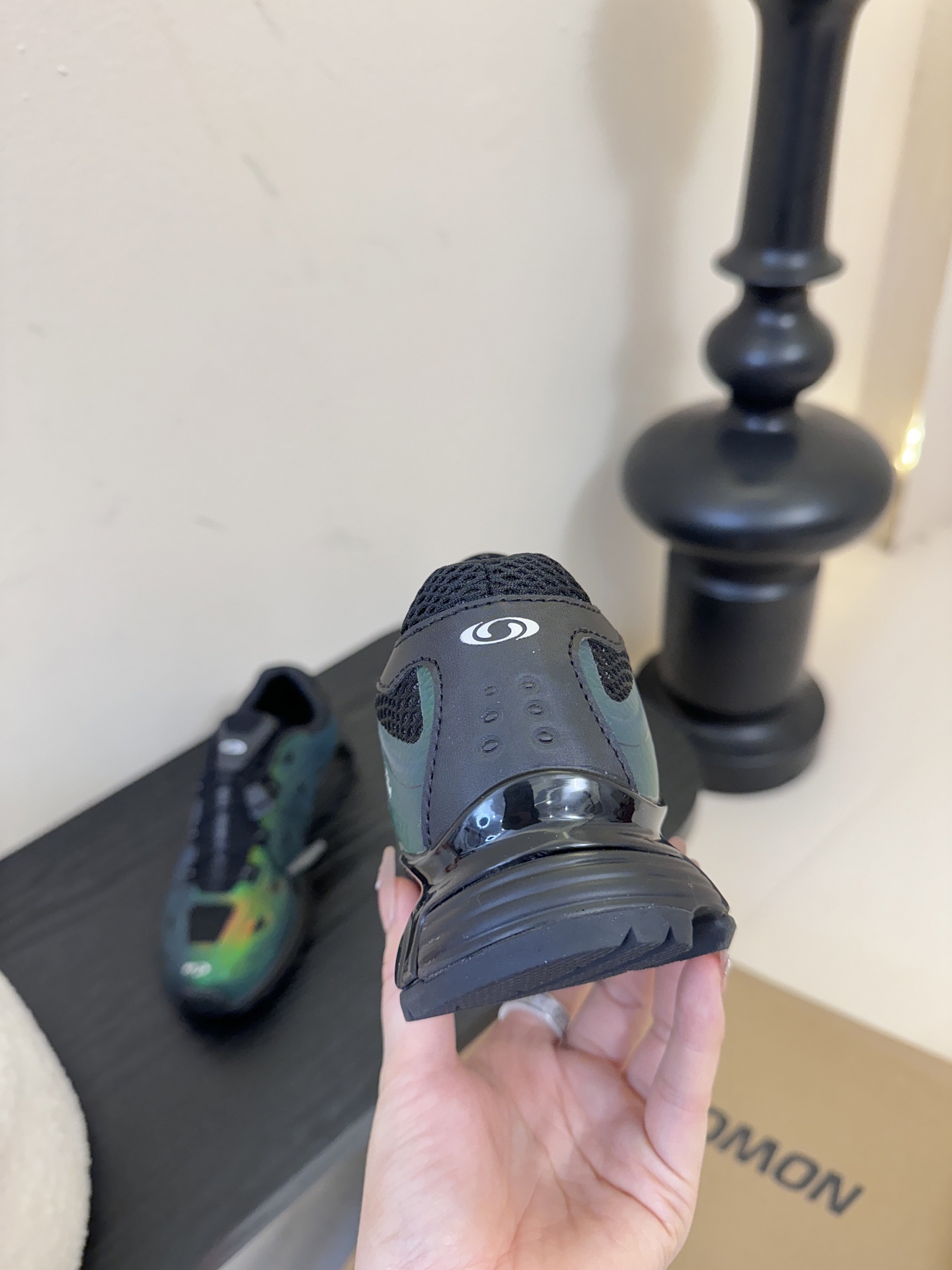 Salomo*25SS新款XT Whisper潮流运动鞋融合户外功能性与都市潮流感，采用标志性的流线型鞋