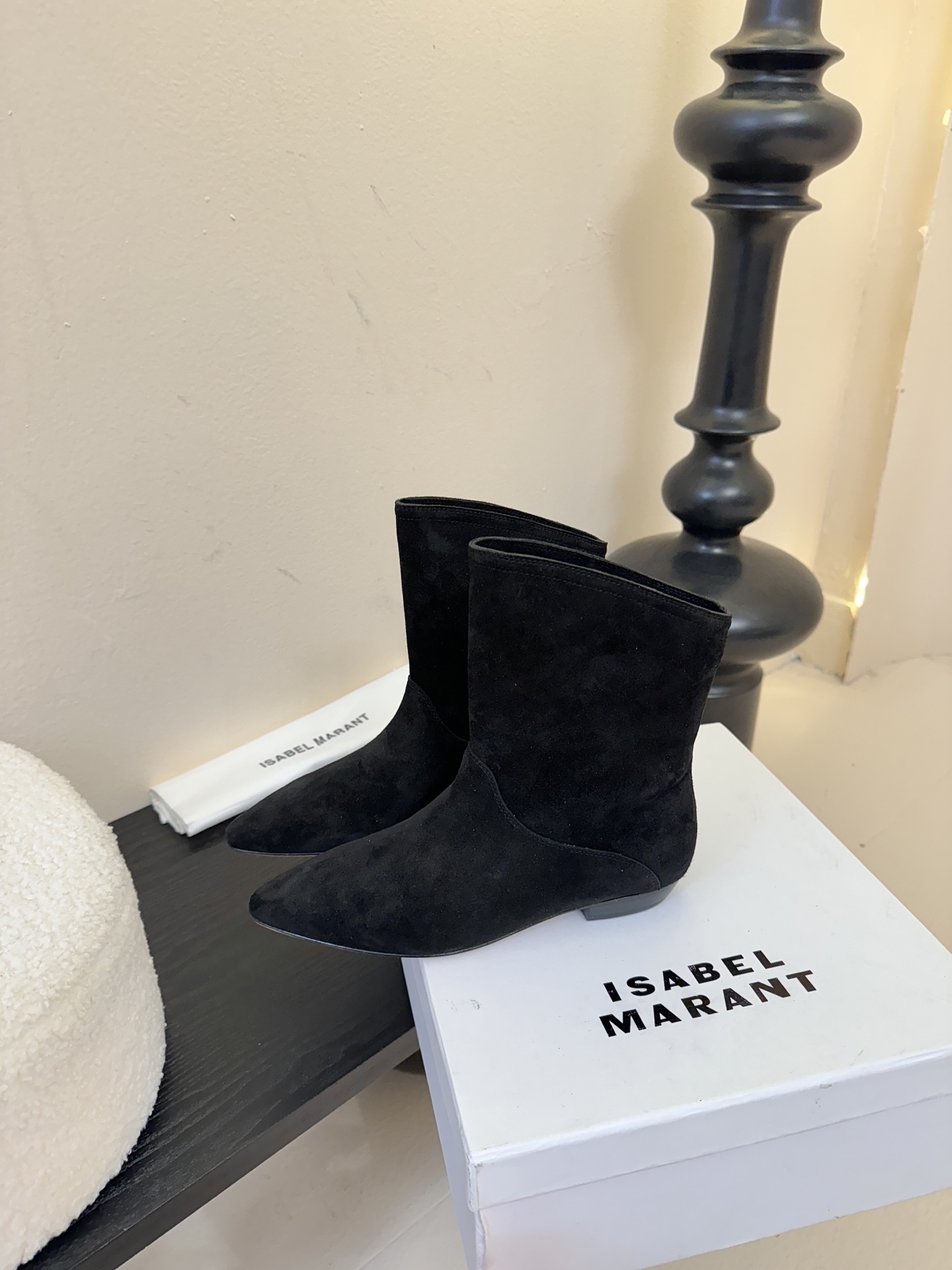 ISABEL MARANT AW 秋冬经典复古短靴西部风裸靴主宰 24SS秀场，牛仔靴无疑是历久弥新的其