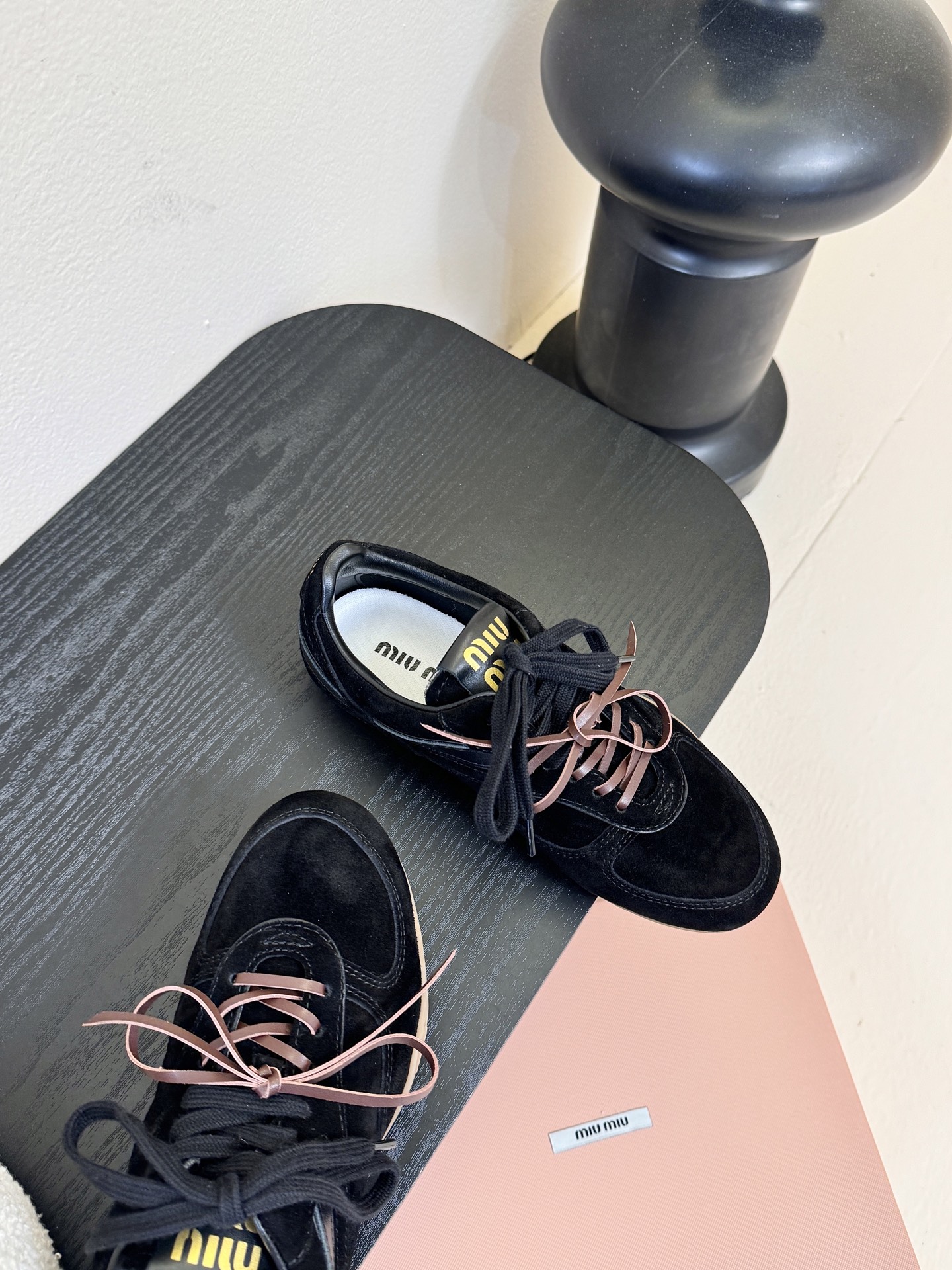 miumiu x New Balanc* 运动鞋独家新增色 新增网面太爱了 双鞋带的设计 鞋带注意！！原